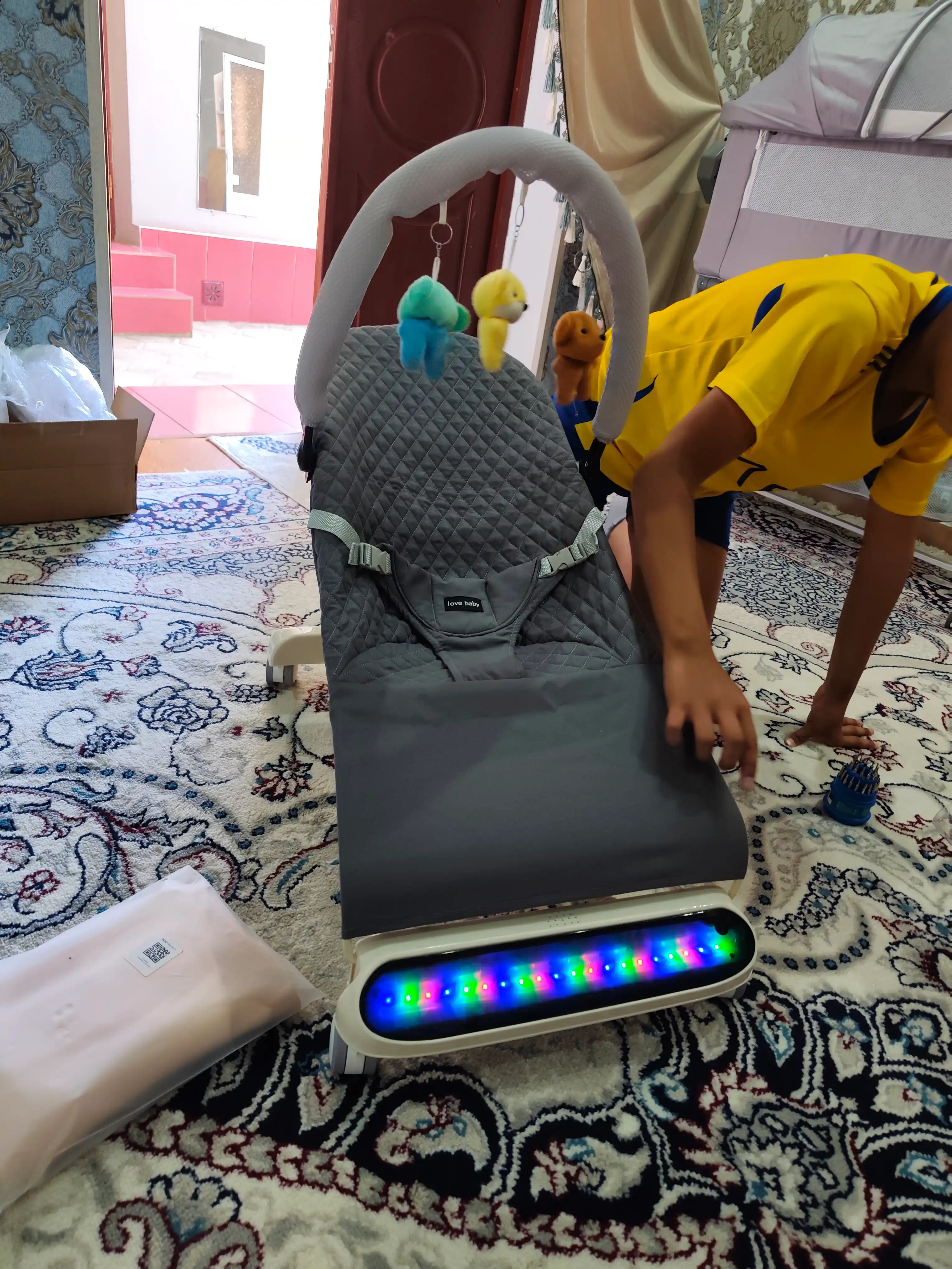 Детский шезлонг-качалка для новорождённых с LED-панелью и музыкой
