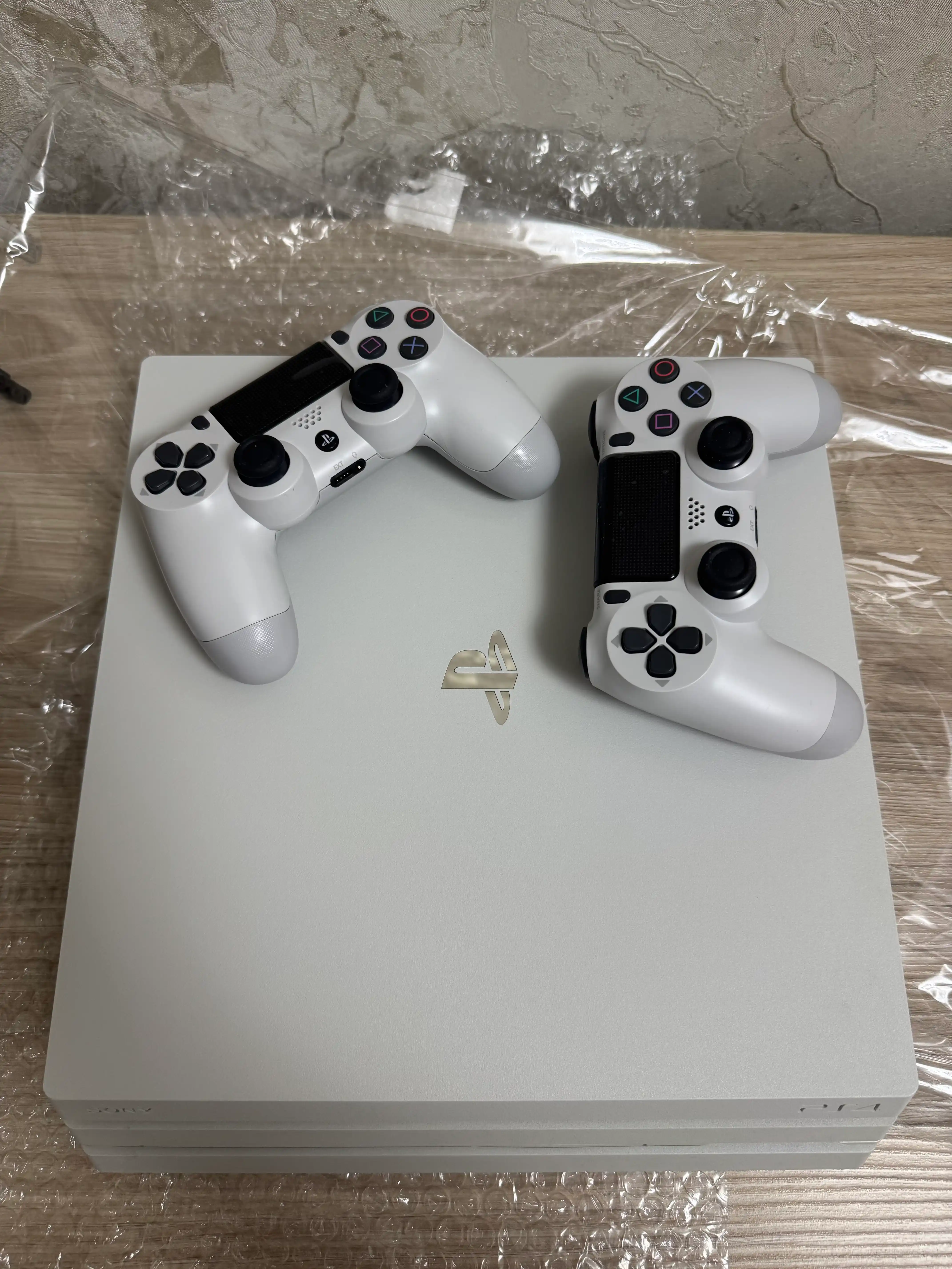 Игровая приставка PlayStation 4 pro, 1TB с играми + 2-джойстик