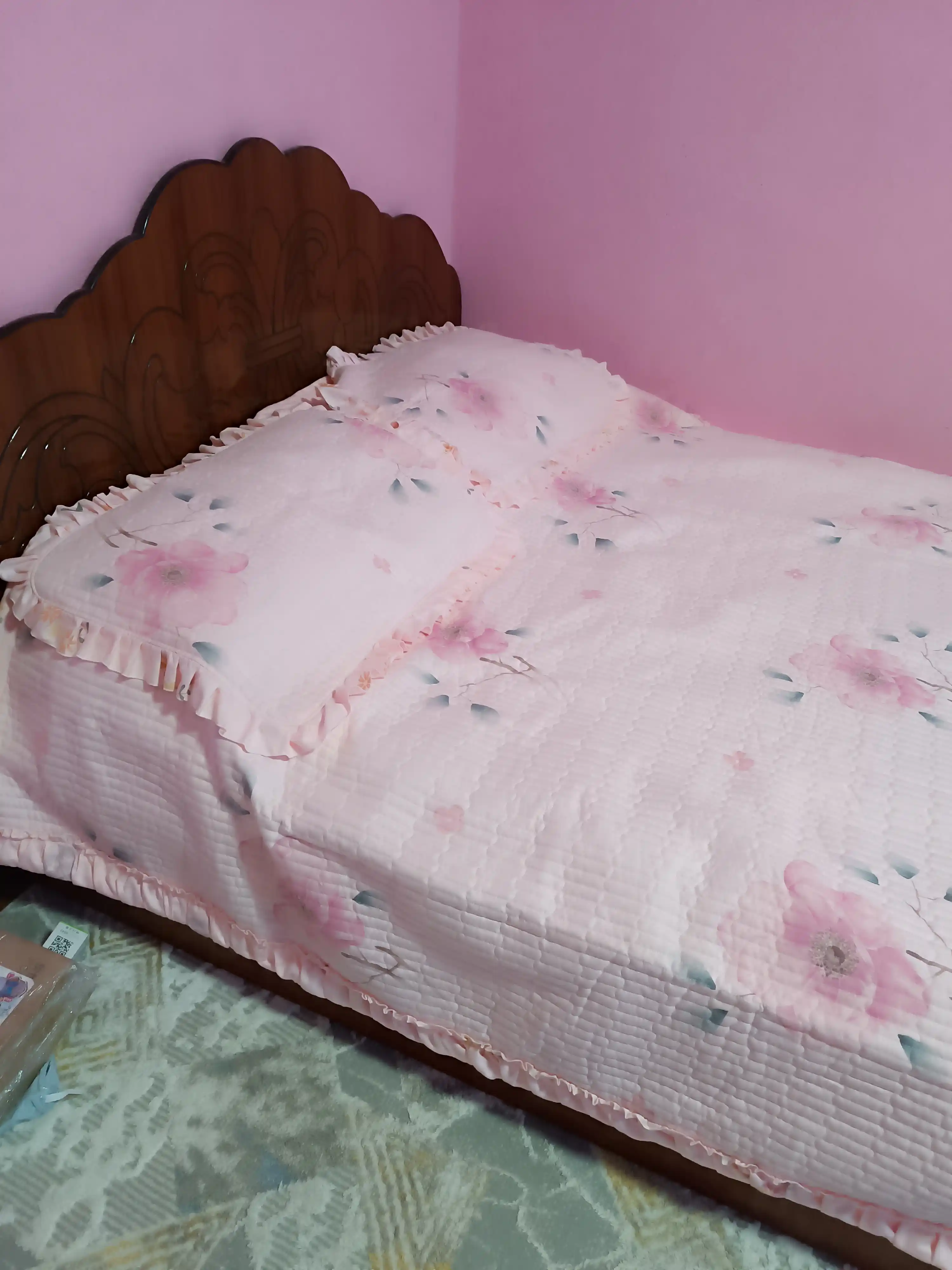 230 × 210 sm o‘lchamli, yostiq jildli, yengil va qulay yozgi adyol