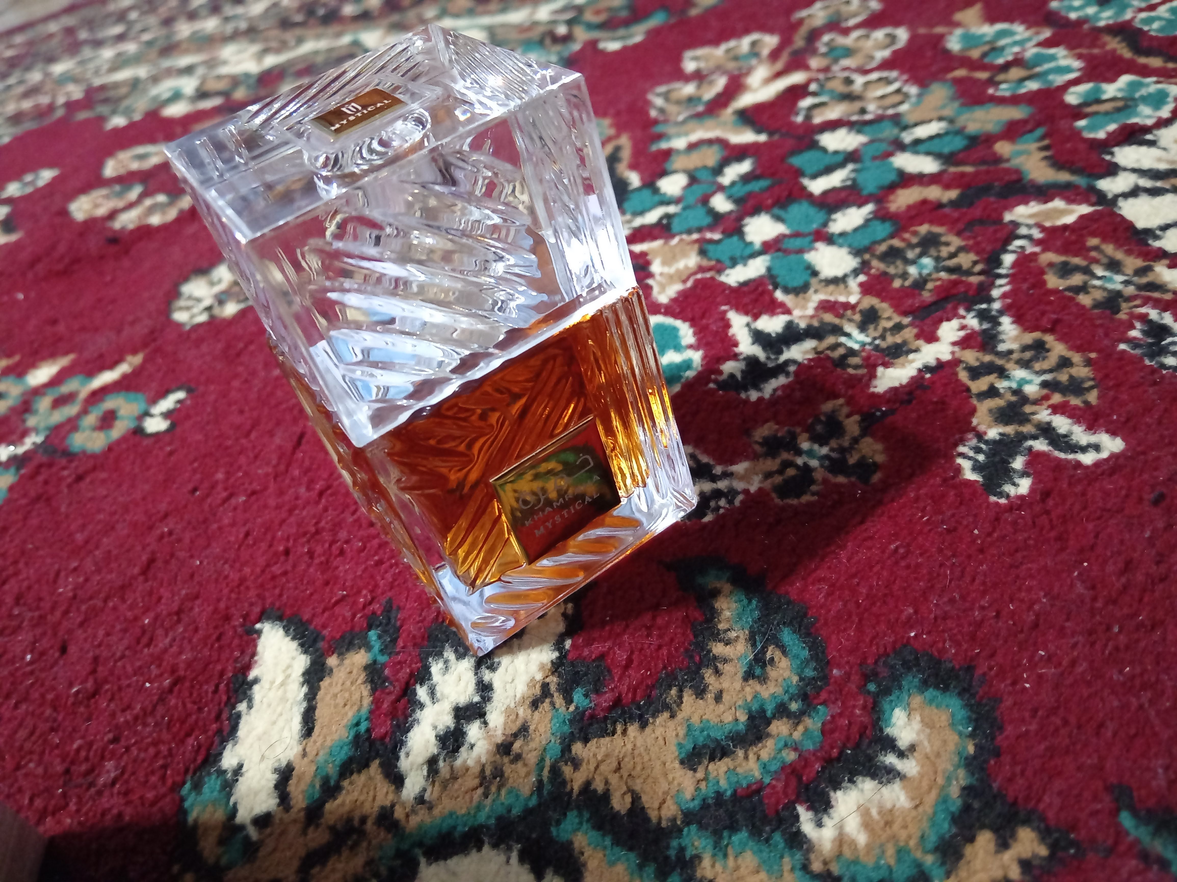 Lattafa Khamrah Parfyumlangan suv, 100 ml, Sharqona shirinlik