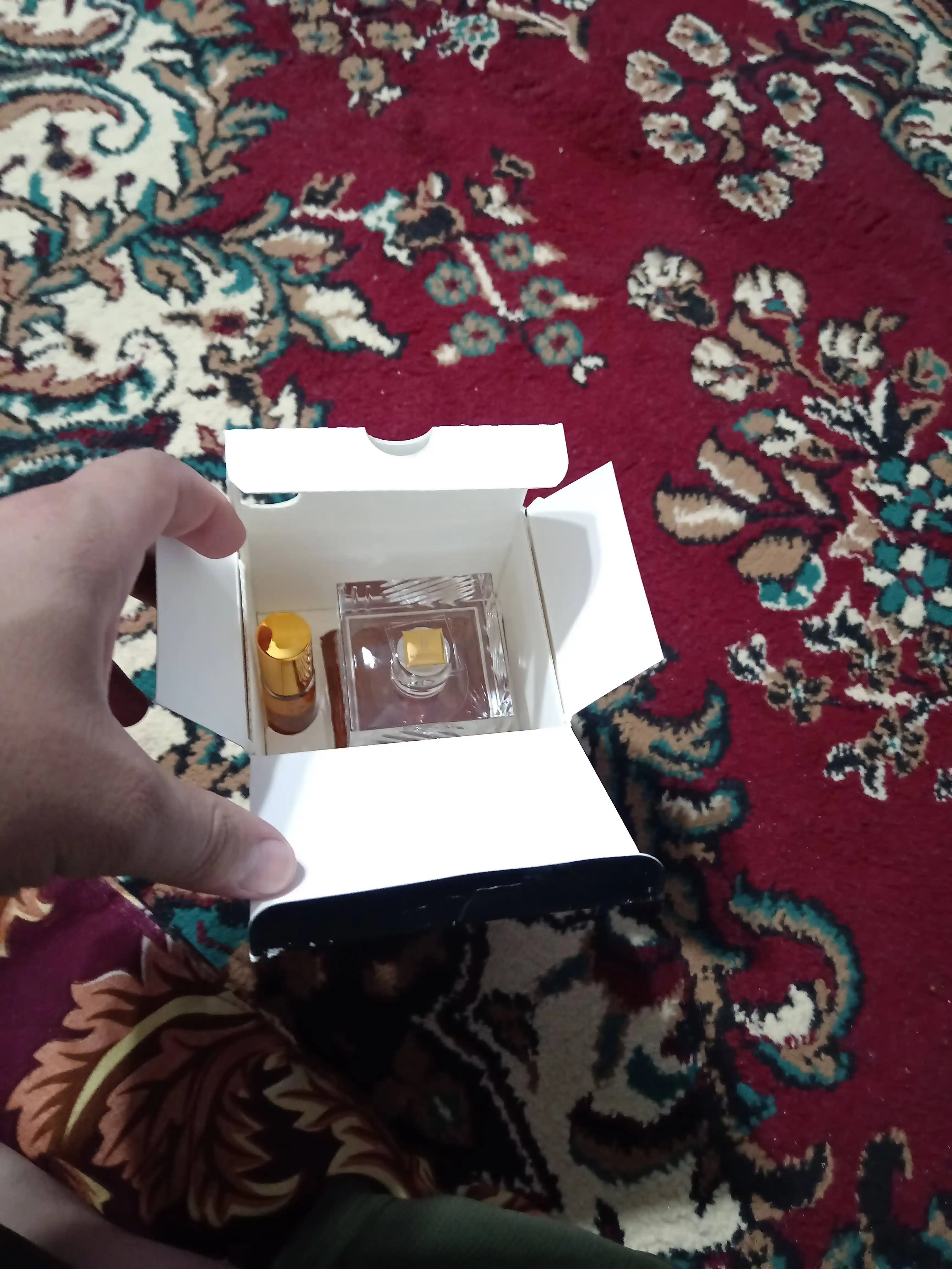 Lattafa Khamrah Parfyumlangan suv, 100 ml, Sharqona shirinlik