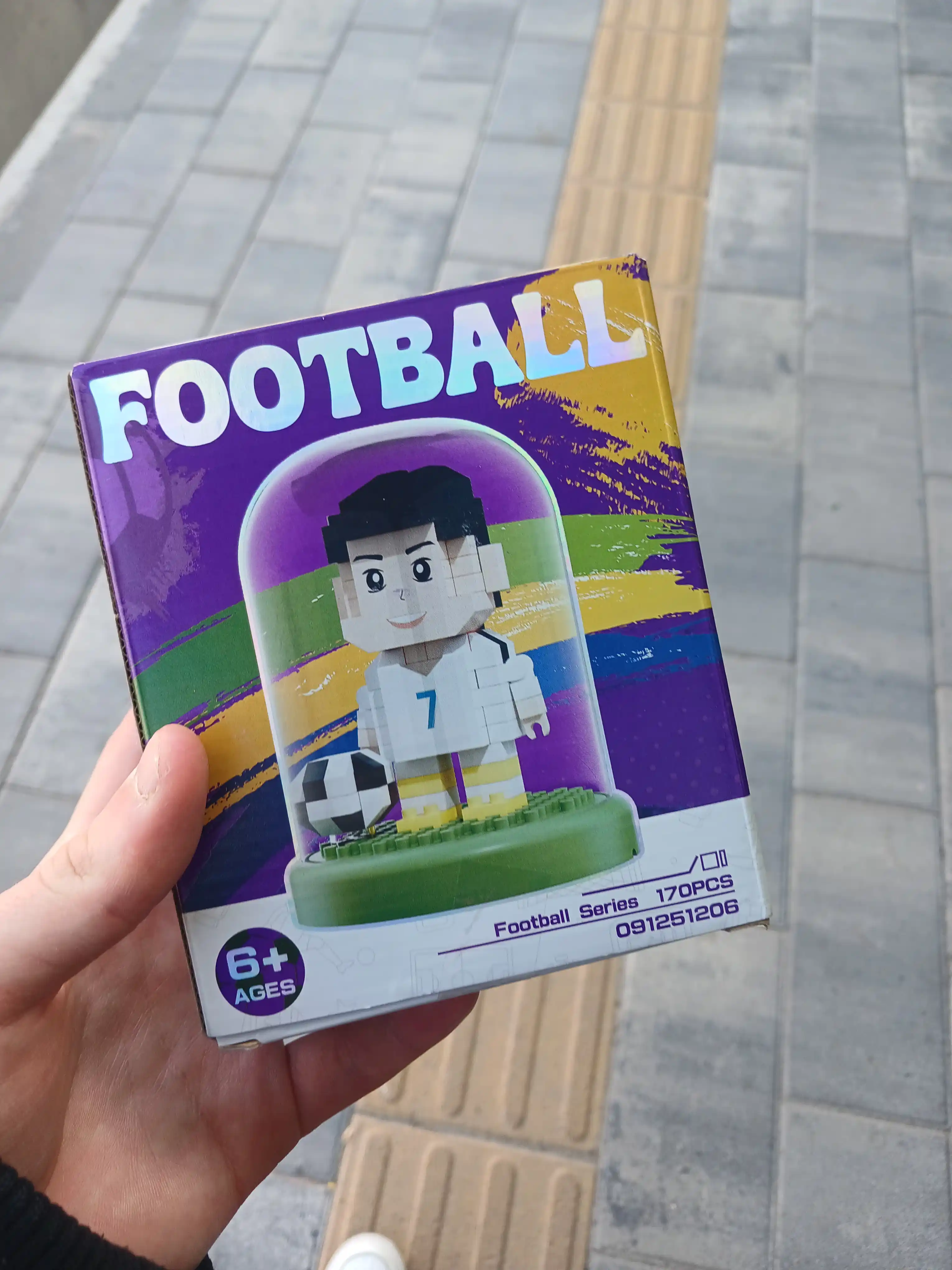 To‘p, taglik va shaffof gumbazli FIDGO "Futbolchi" figurali konstruktori