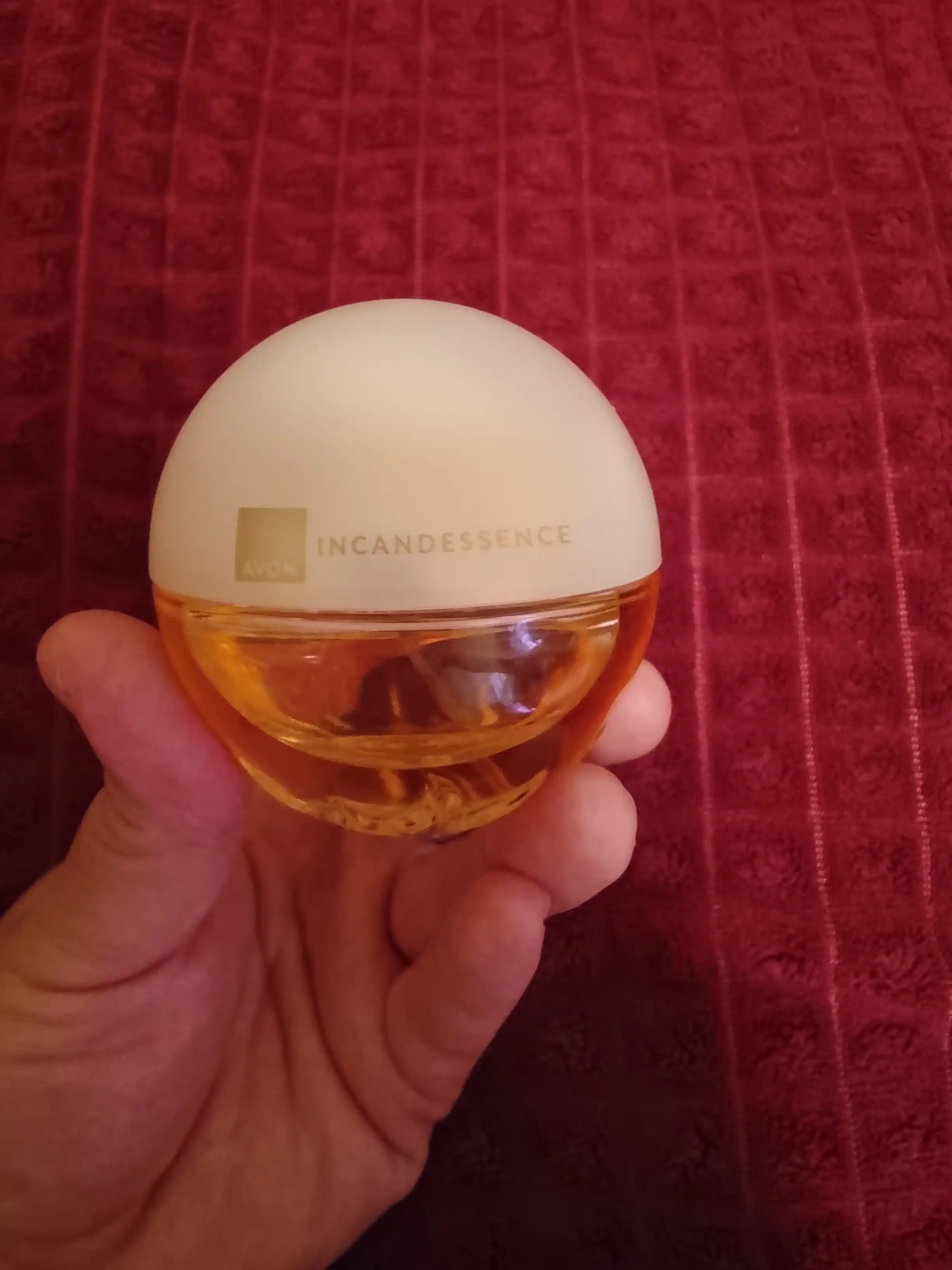 Parfyumlangan suv Avon Incandessence, 50 ml