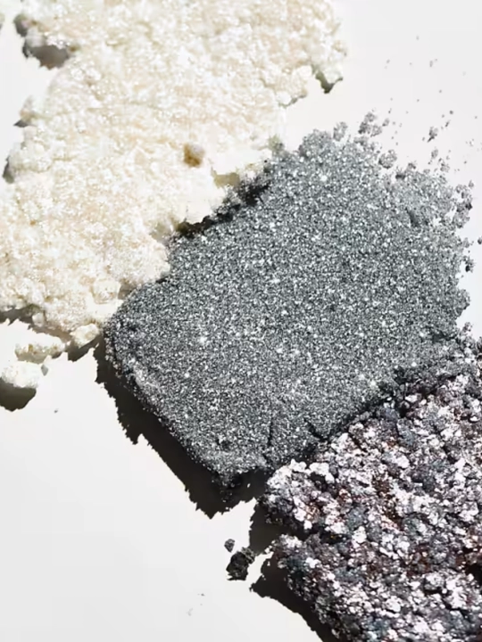 Палетка теней Huda Beauty ICY NUDE, 18 оттенков для сияющего макияжа,матовые и сияющие