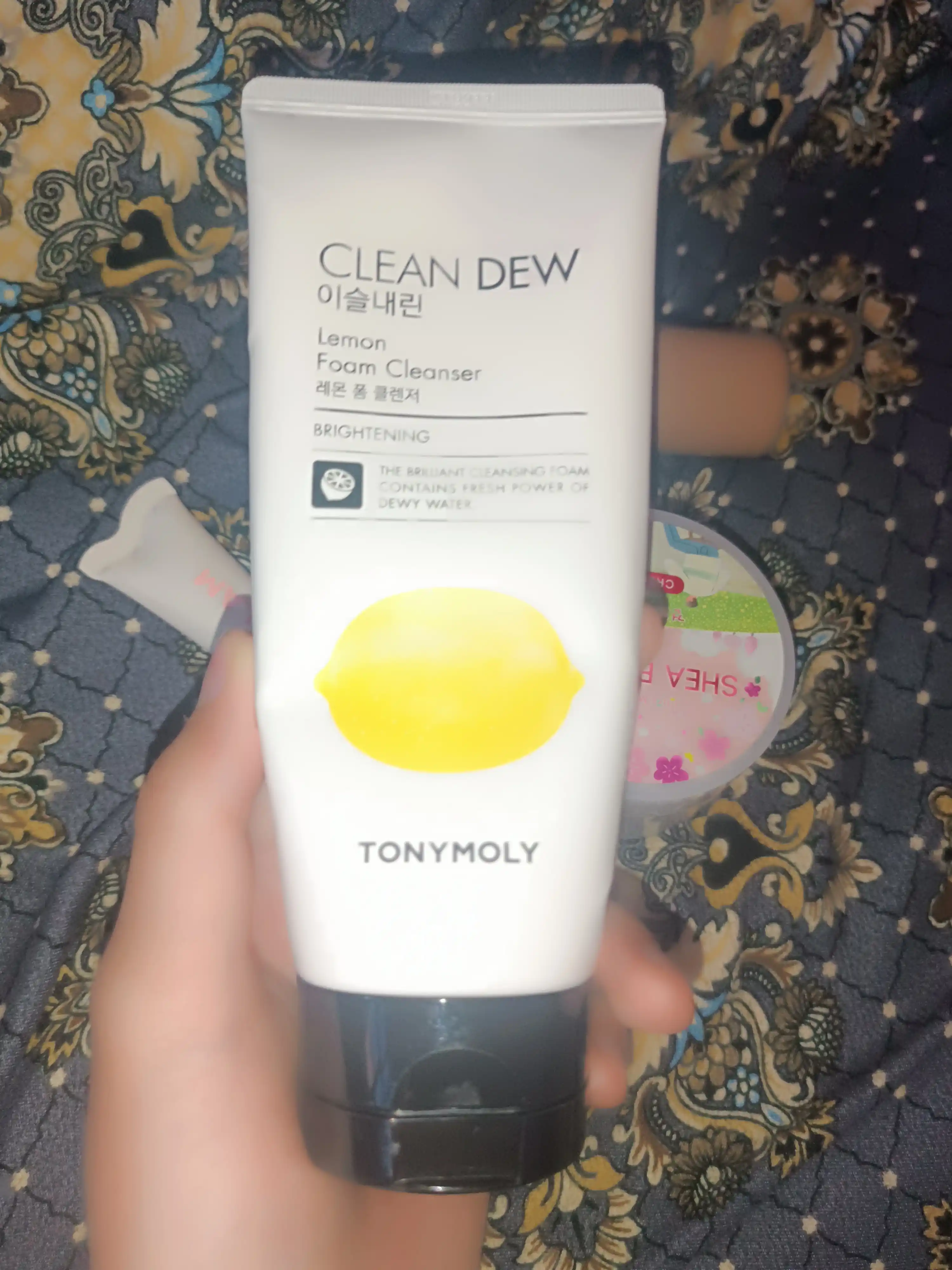 TonyMoly Clean Dew brendining yuzni tozalash uchun ko'pik, makiyajni tozalaydi, oqartiradi