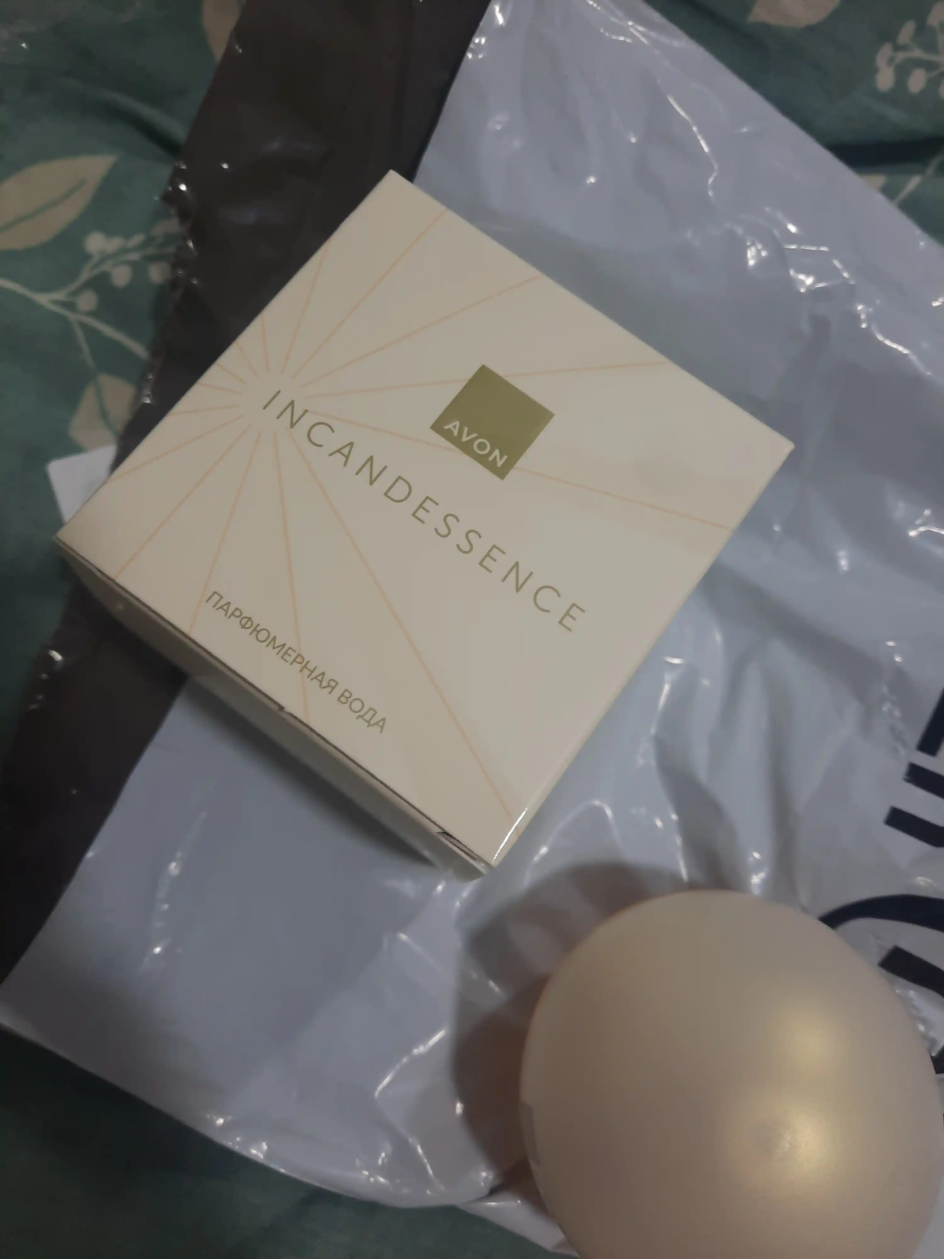 Parfyumlangan suv Avon Incandessence, 50 ml