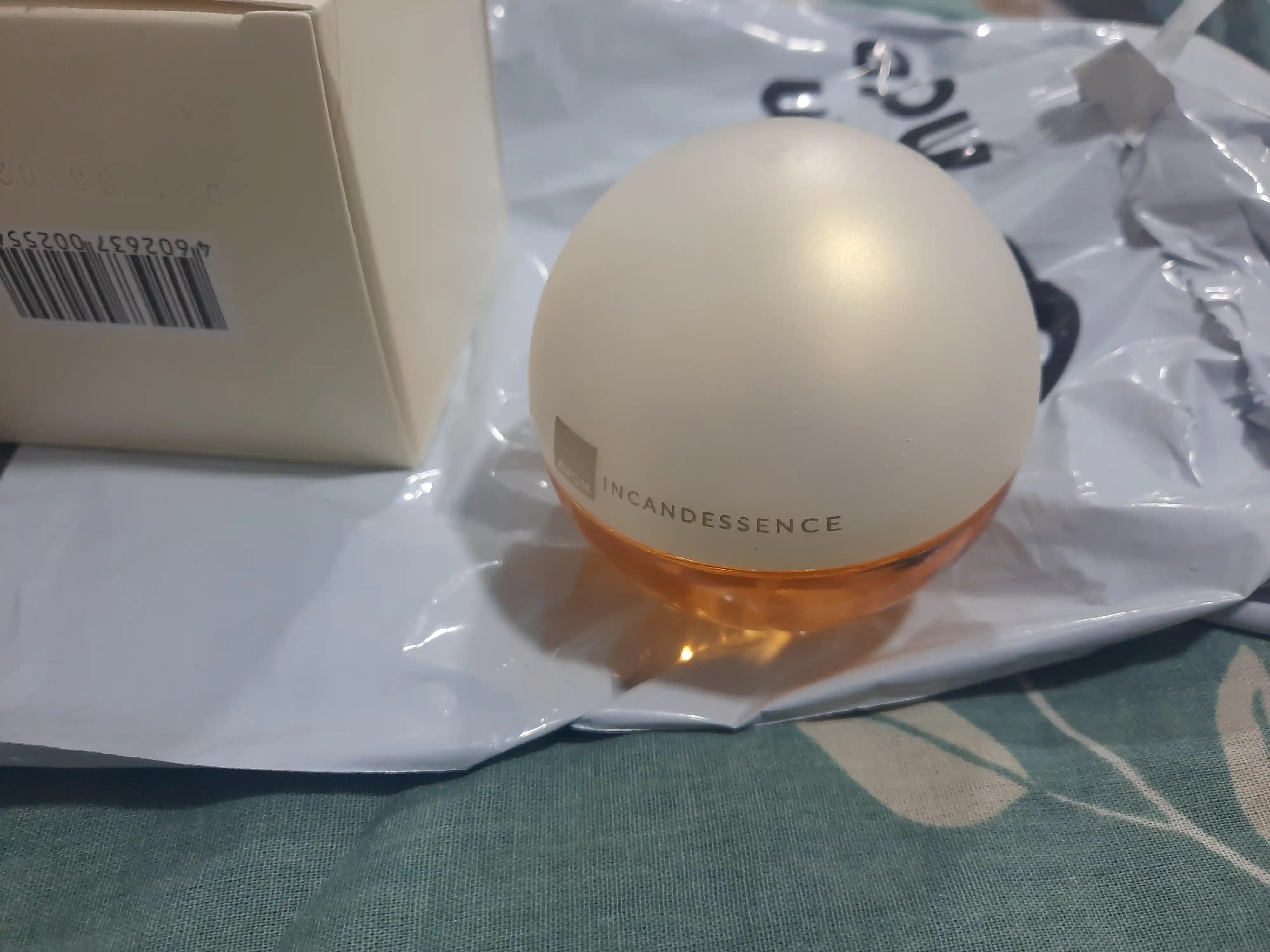 Parfyumlangan suv Avon Incandessence, 50 ml