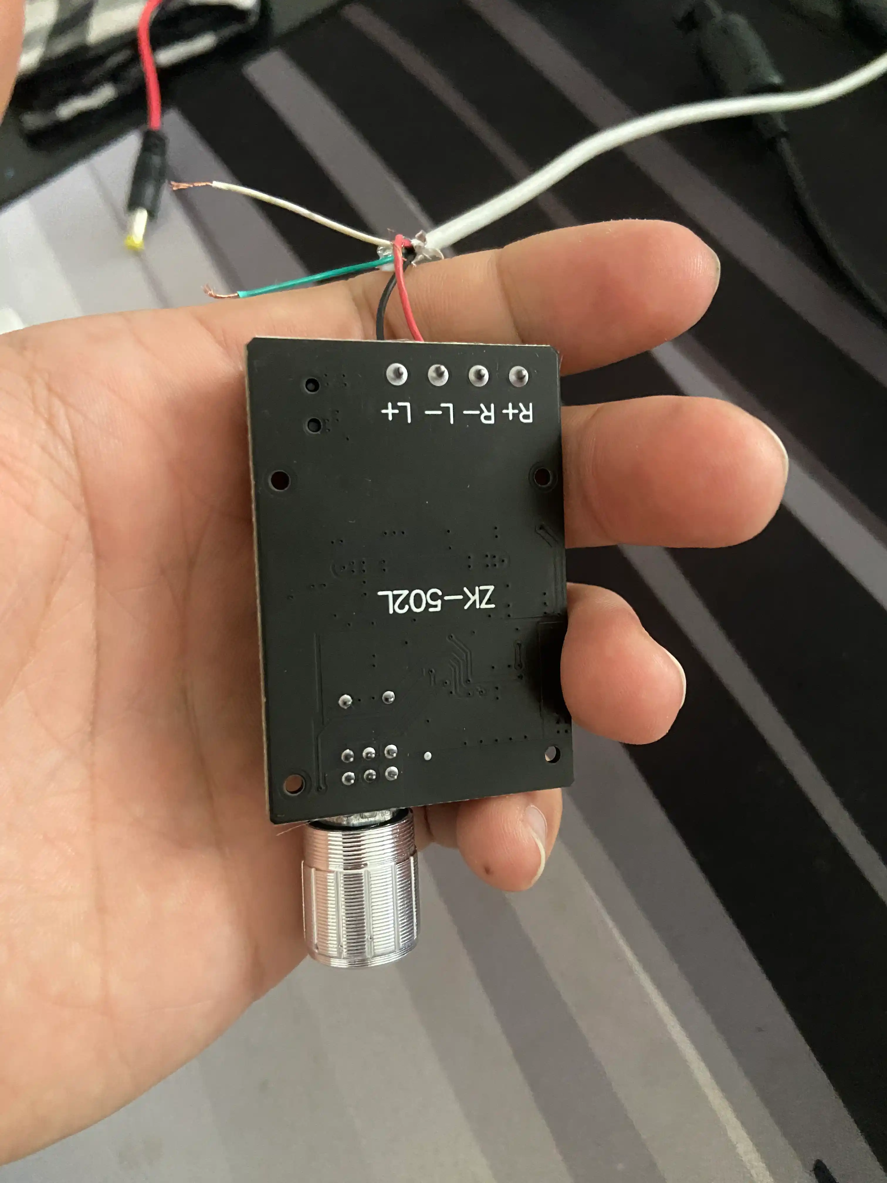 ZK-502L — мини Bluetooth усилитель звука 2×50 Вт, цифровой стерео модуль