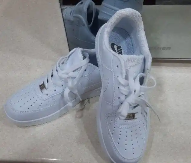 Erkaklar, ayollar va o‘smirlar uchun sport krossovkalari Air Force 1, o'lchami 36-44
