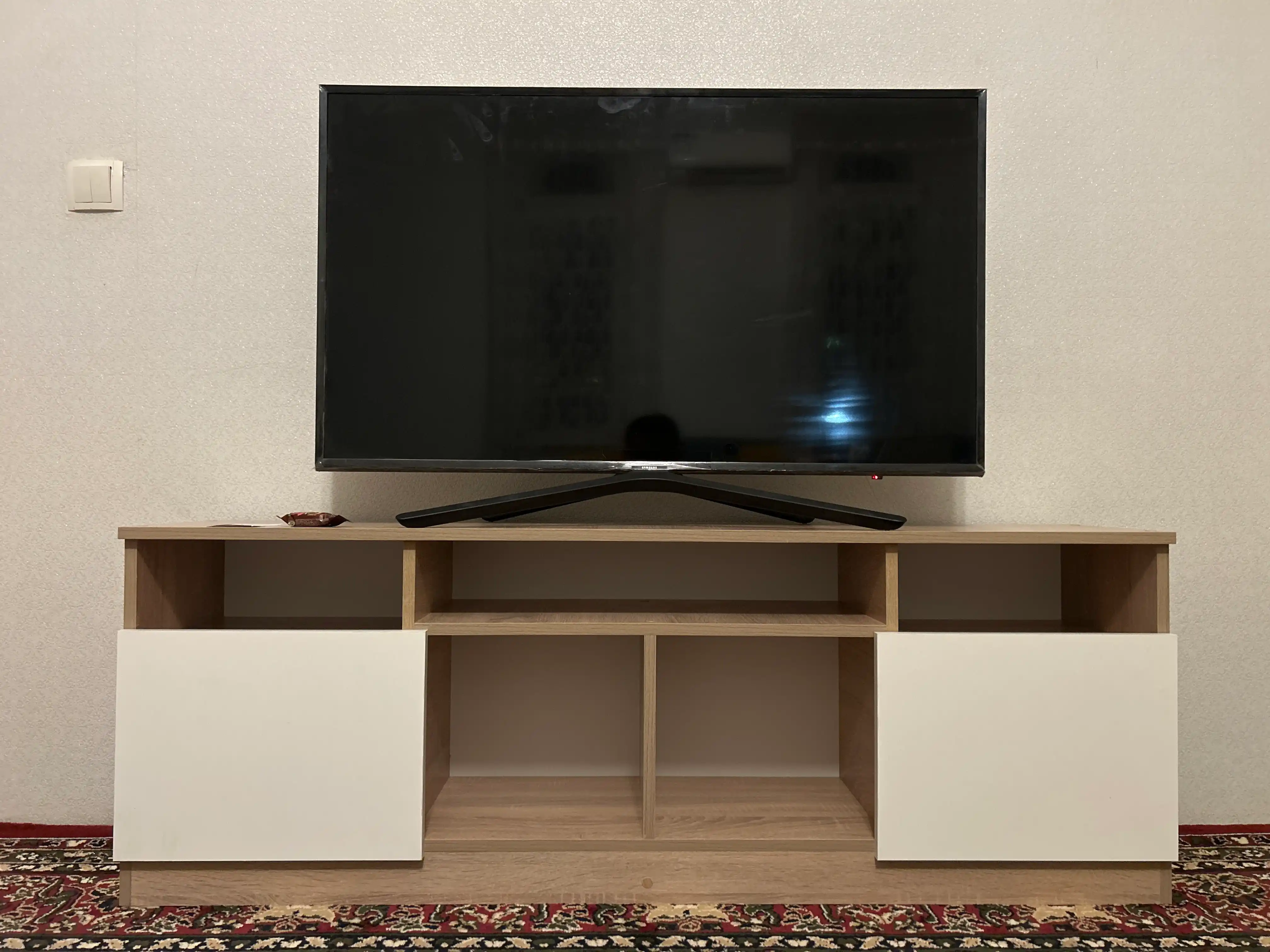 TV-50 — Современная и вместительная ТВ-тумба (полностью собранная)