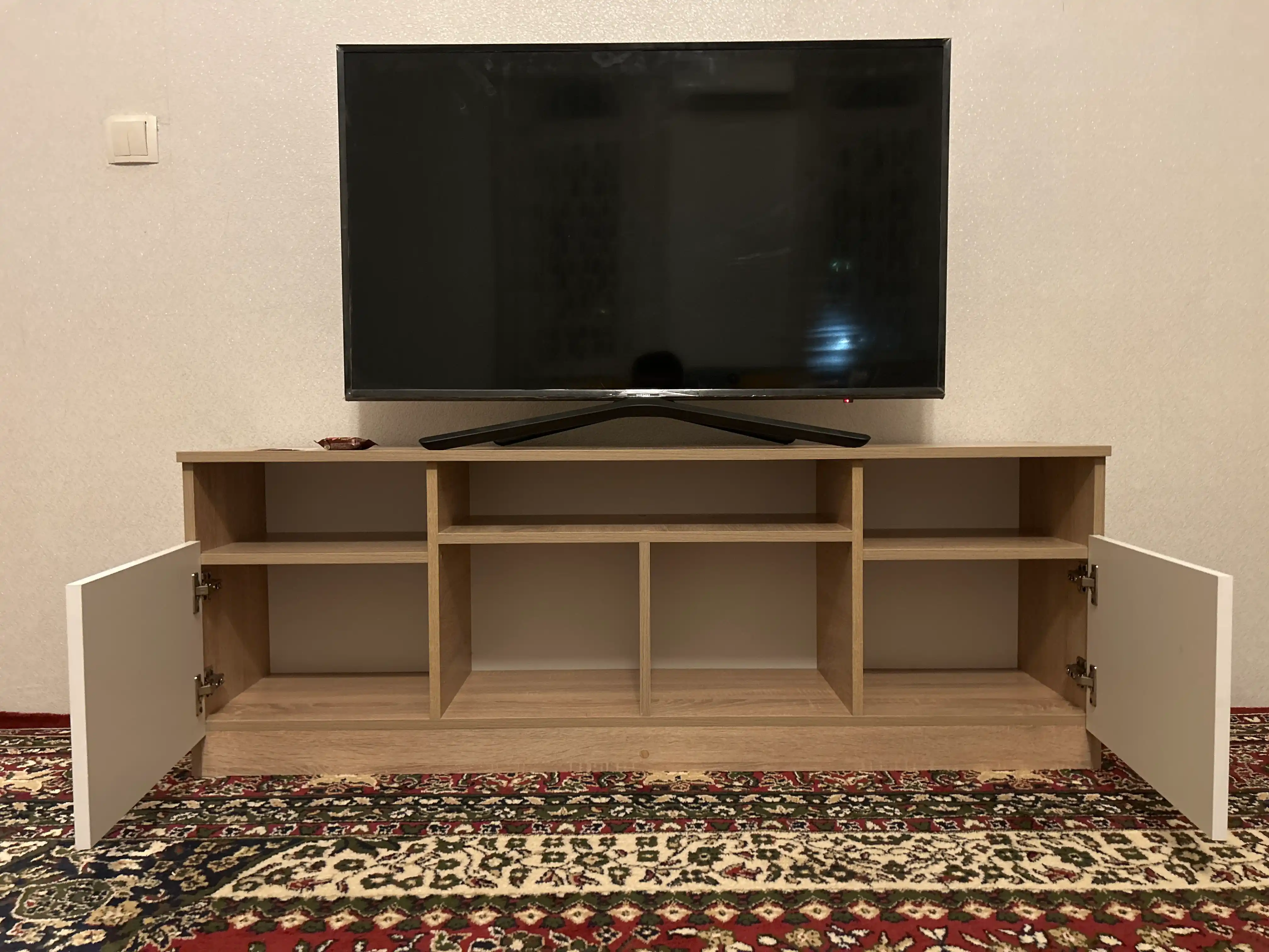 TV-50 — Современная и вместительная ТВ-тумба (полностью собранная)