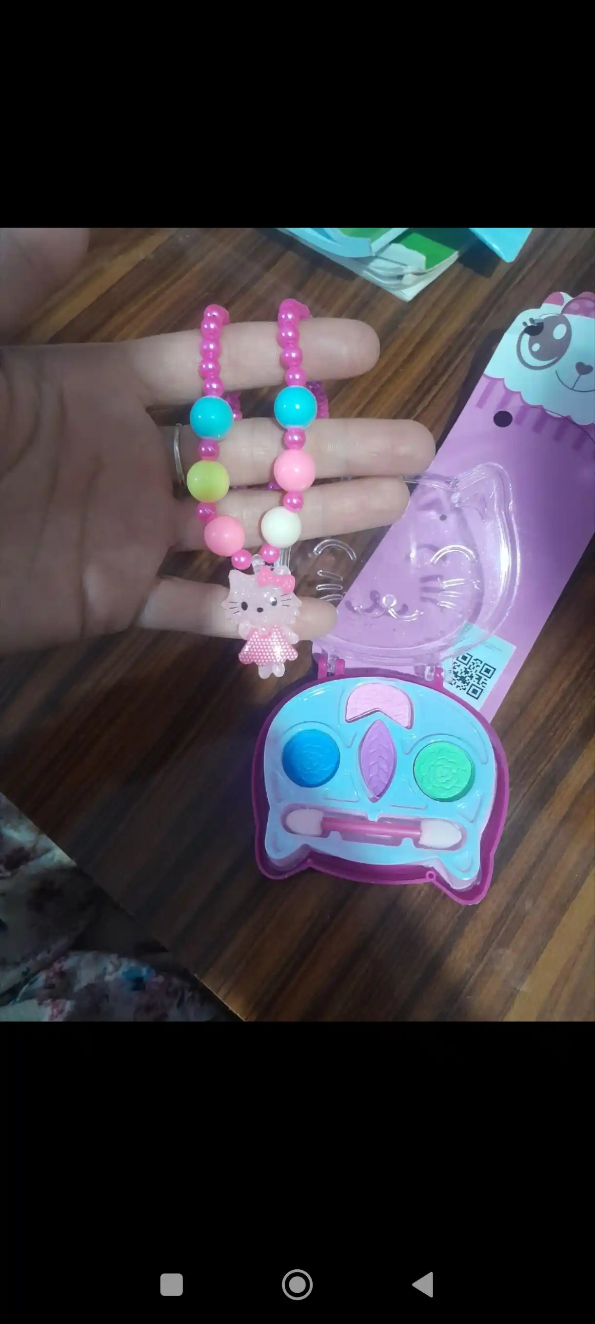 Hello Kitty makiyaji, o‘yinchoq kosmetika, xavfsiz makiyaj