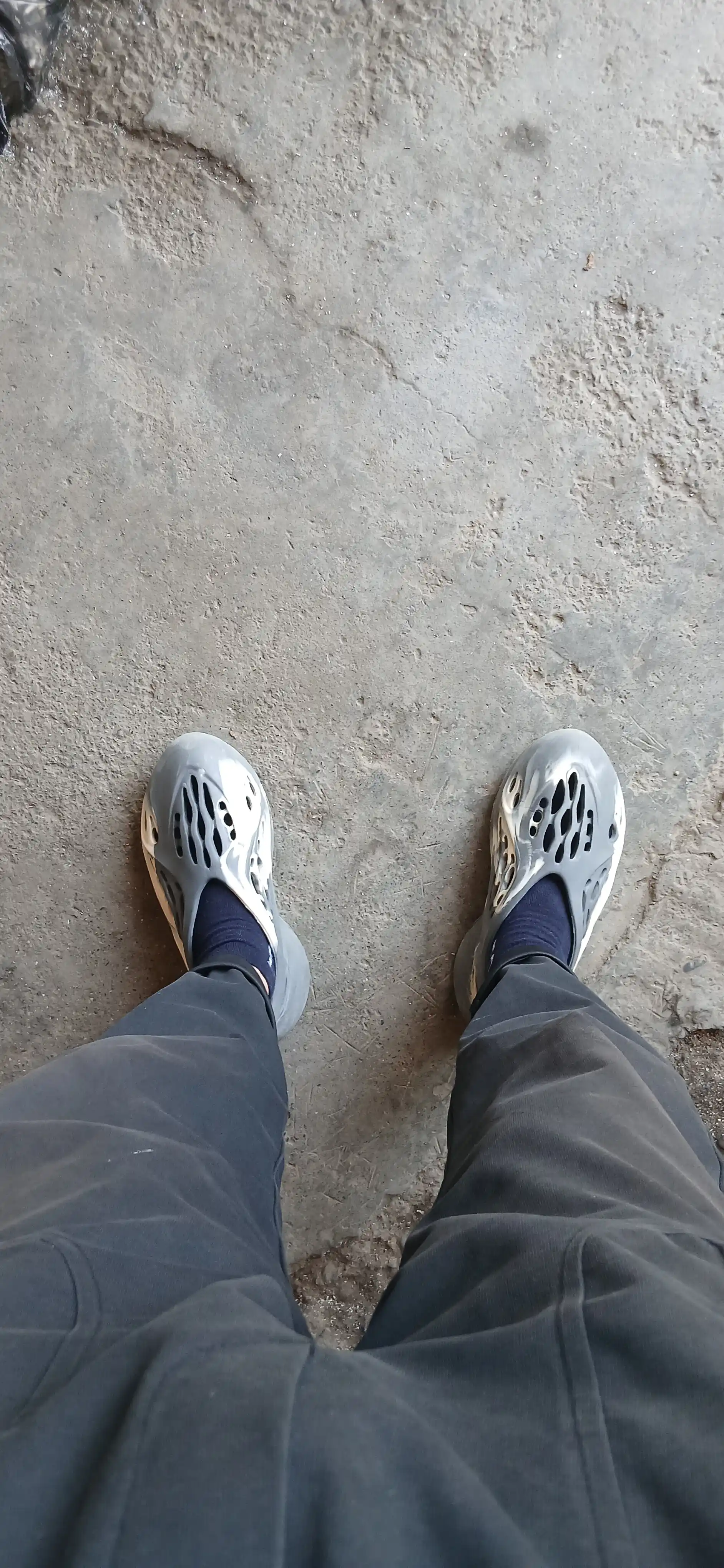 O'g'il bolalar va qizlar uchun yengil Yeezy kedalari