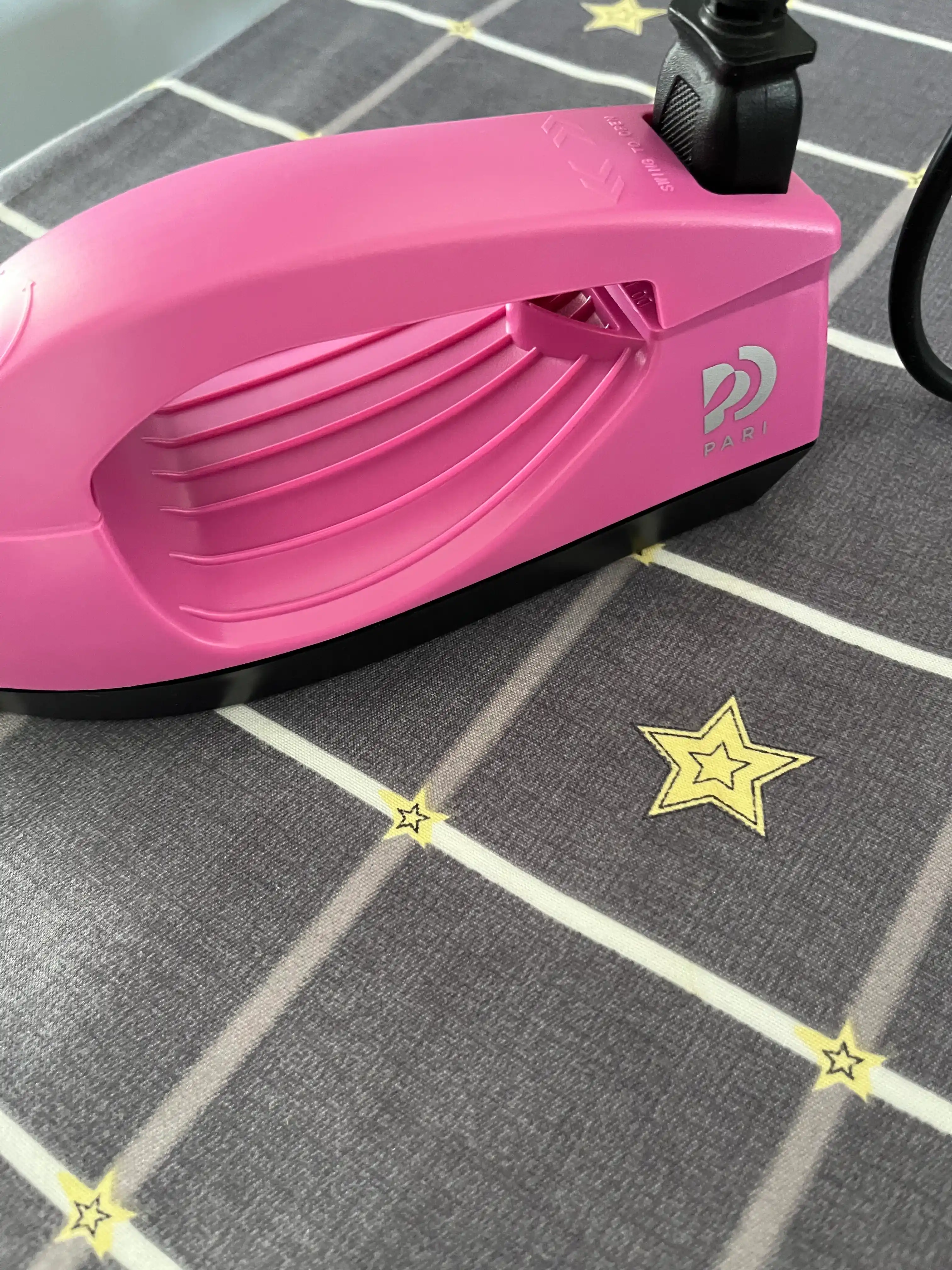 PARI bug‘li dazmol kiyim uchun, portativ model HL-133, 850 W