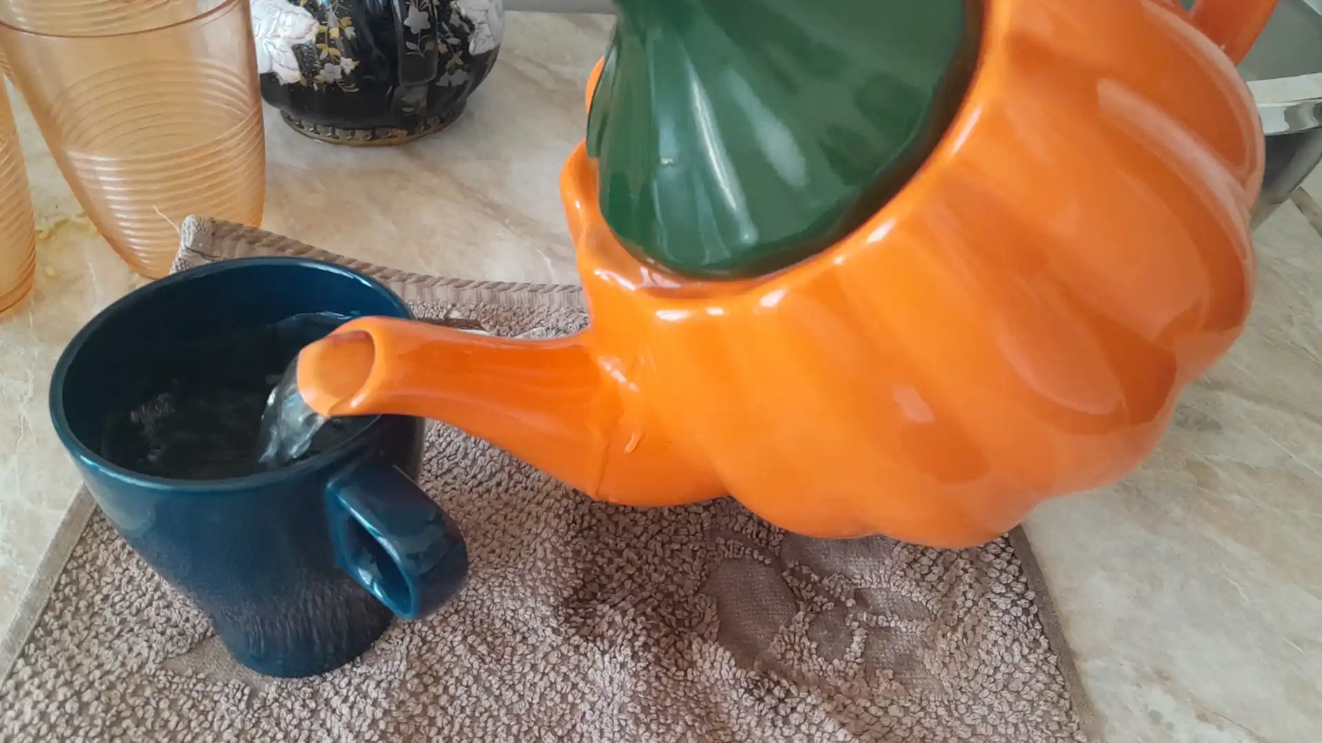 Qovoq shaklidagi yorqin chinni choynaklar, 1.7 ml