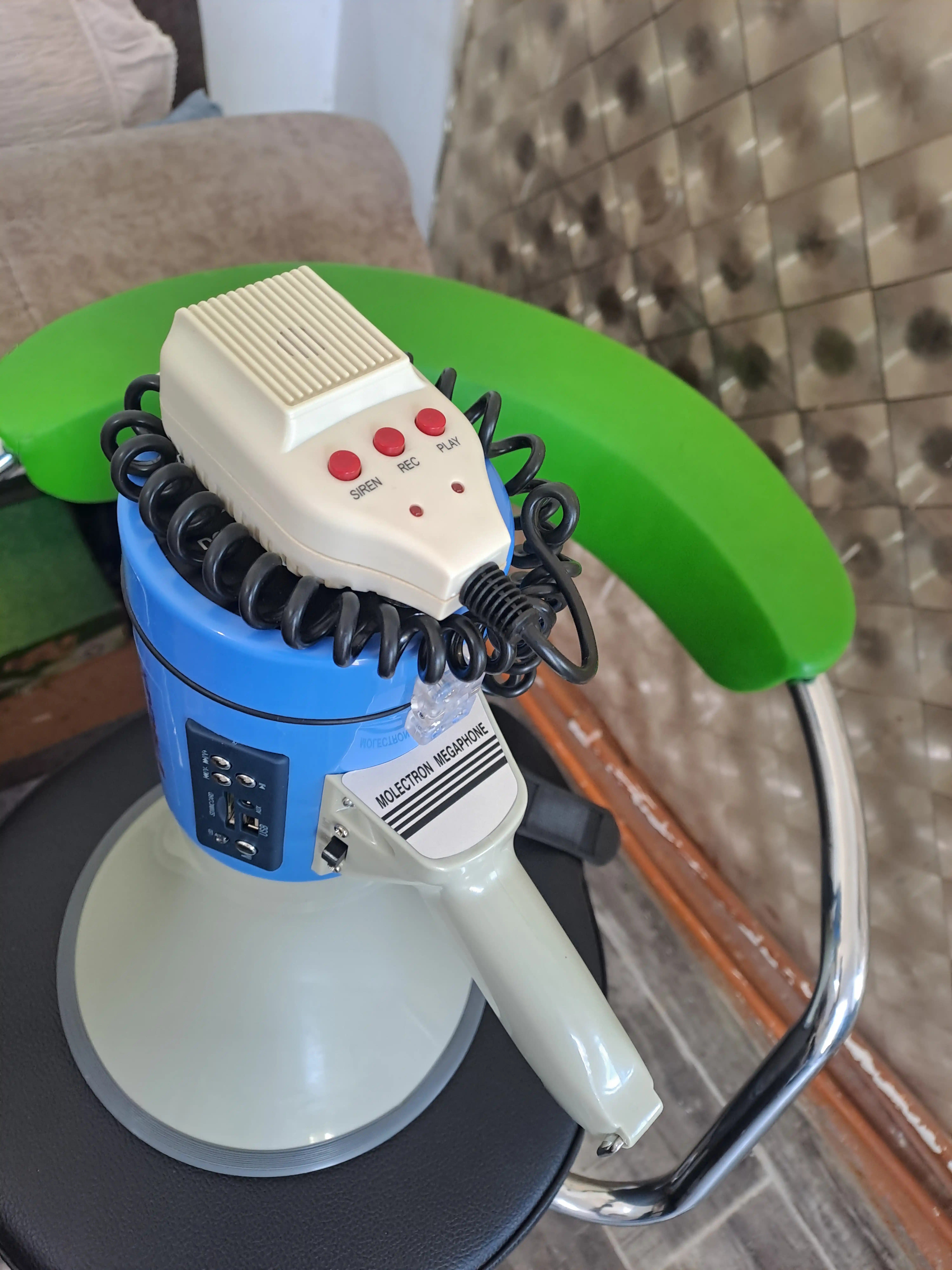 Olinadigan mikrofonli portativ karnay, Megafon, 50 Vt