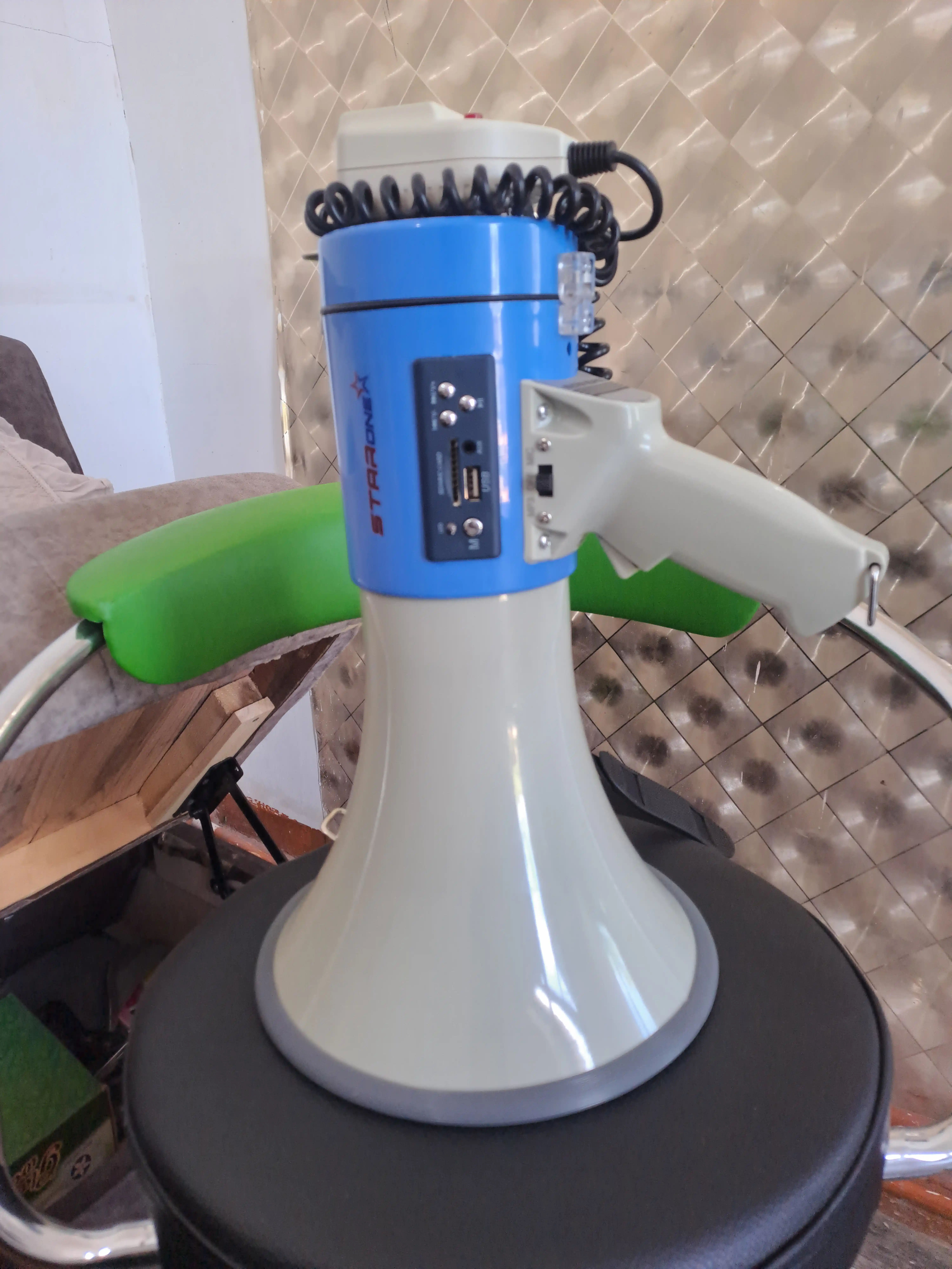 Olinadigan mikrofonli portativ karnay, Megafon, 50 Vt