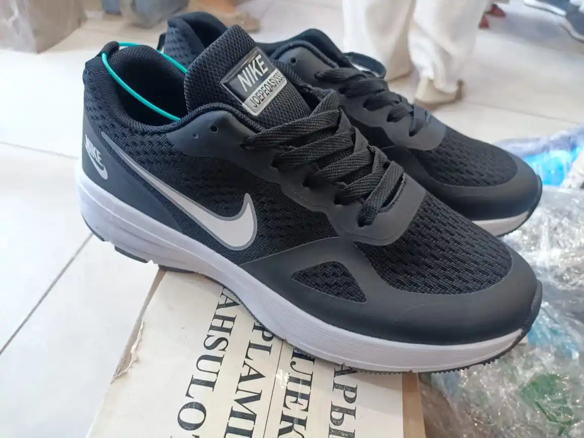 Nike Zoom Air engil yugurish krossovkalari + Adidas 40-45 nafas oladigan setka ustki qism