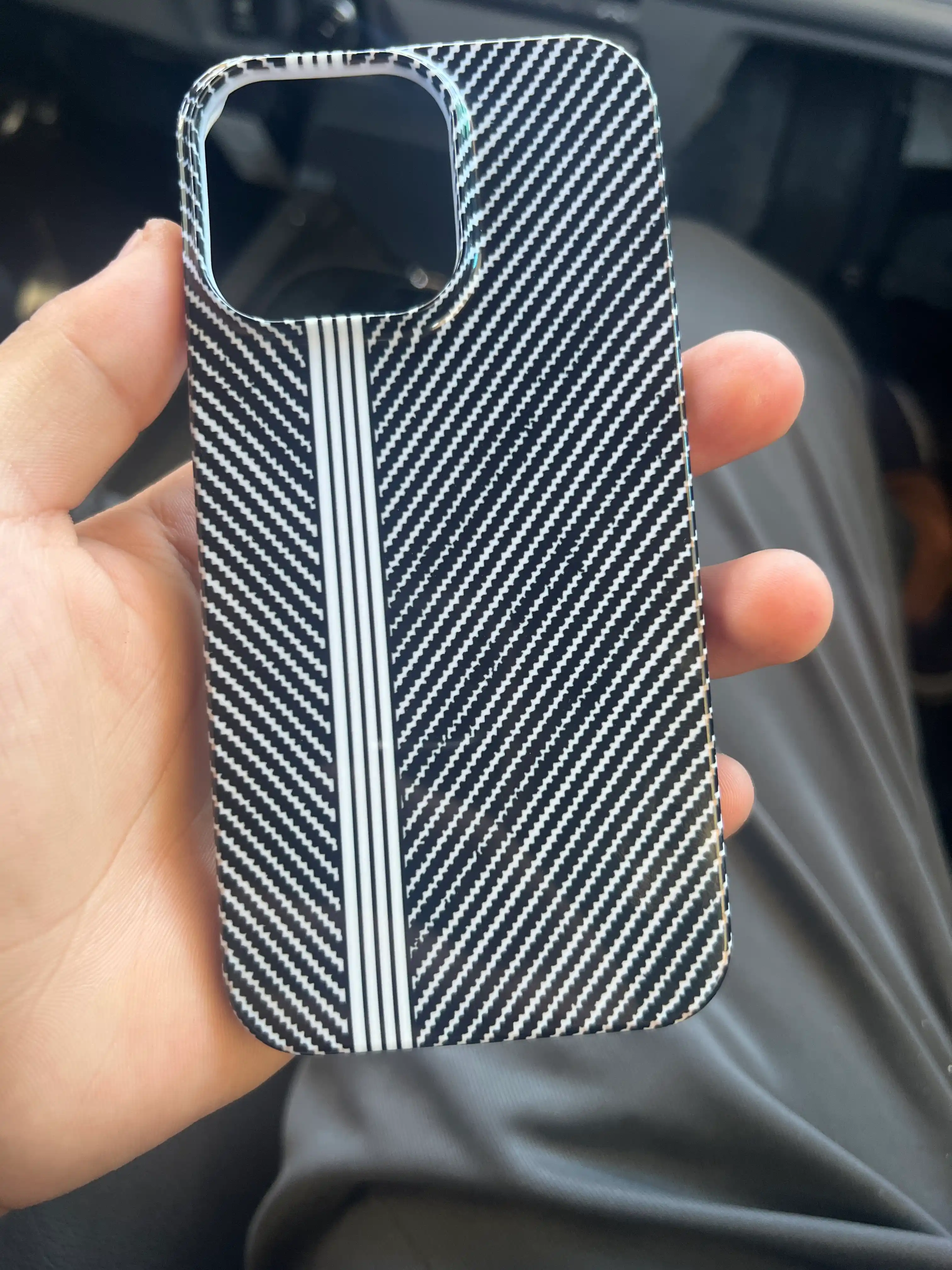 Карбоновый чехол для iPhone 11–16 Pro и Pro Max