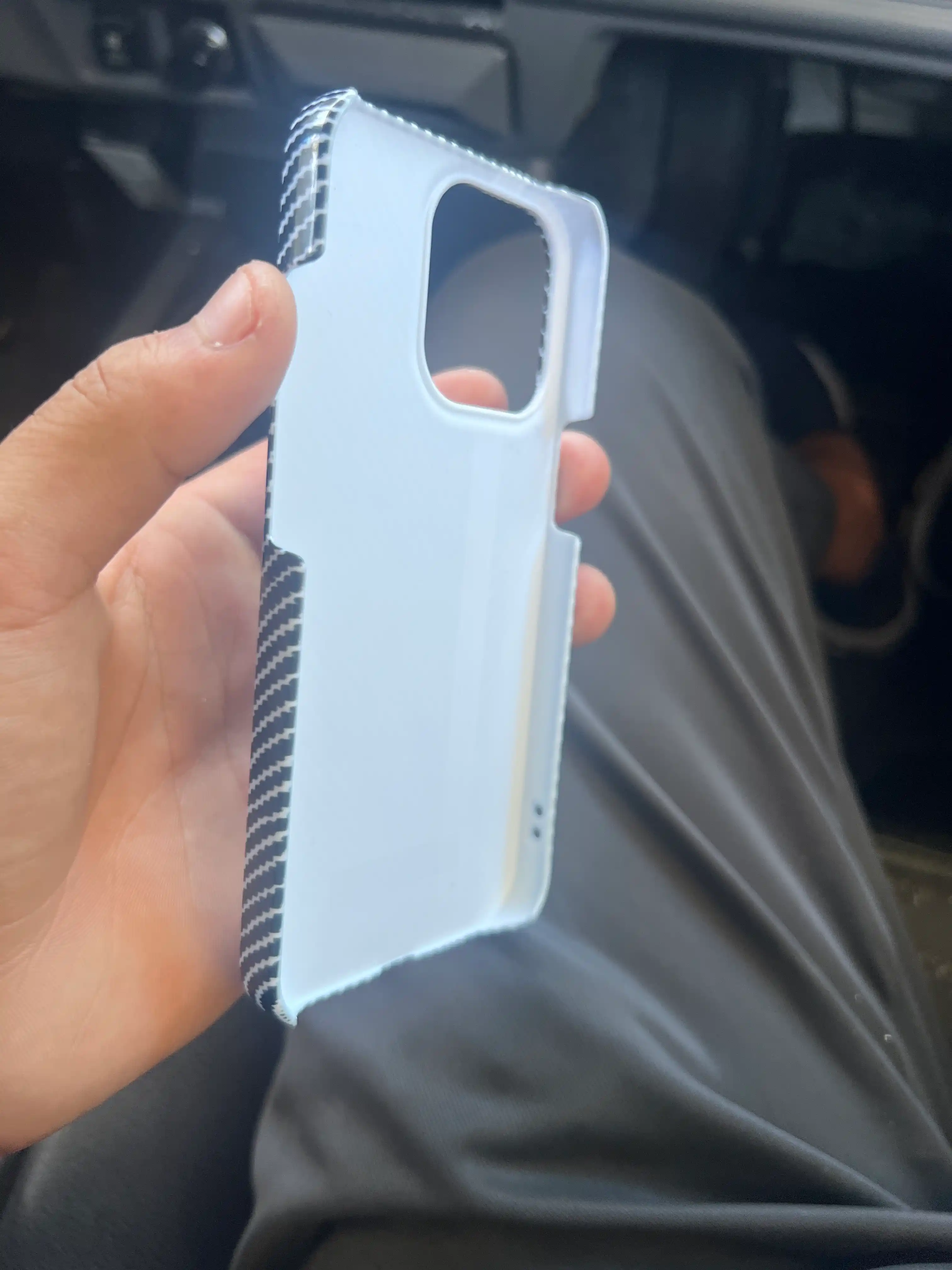 Карбоновый чехол для iPhone 11–16 Pro и Pro Max