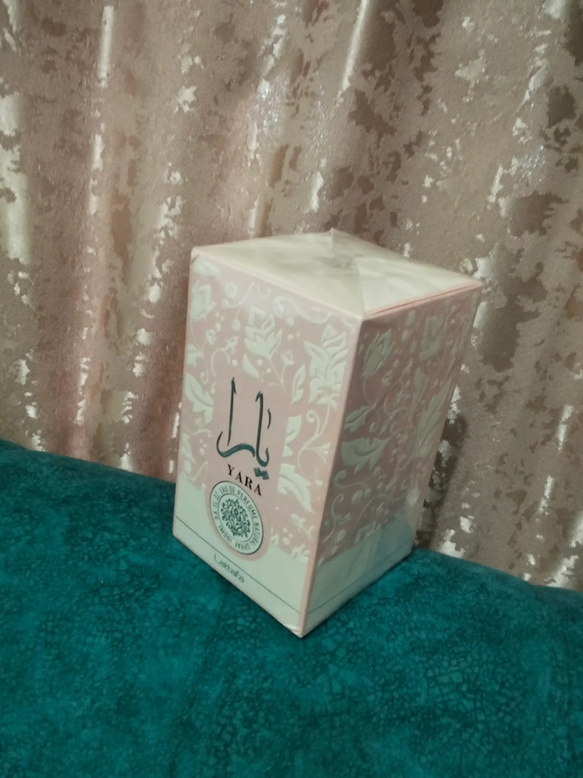 Ayollar uchun nafis, betakror, bahor iforli  Lattafa YARA atiri, 100 ml