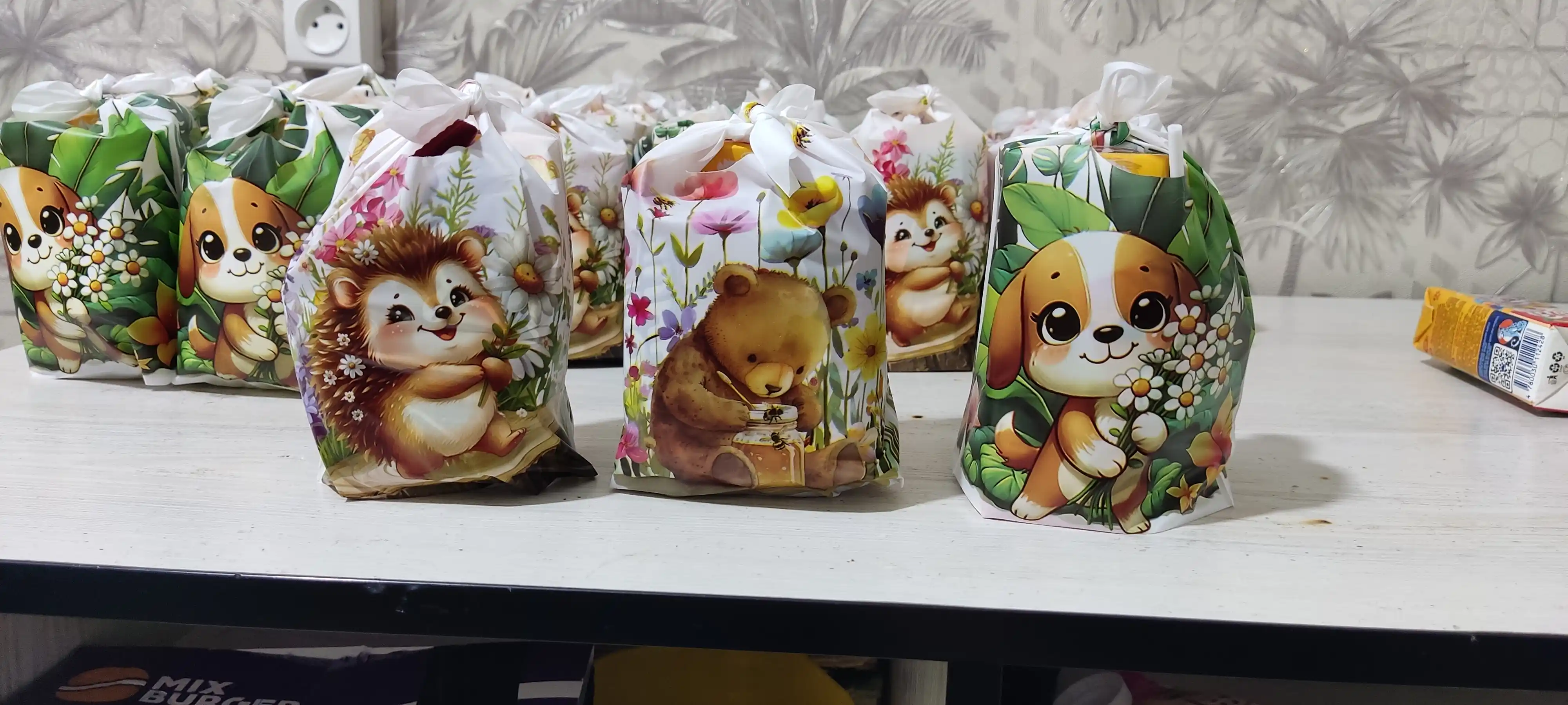 Paket sovgalar uchun padarkalar, suvenirlar, lentali mishokchalar