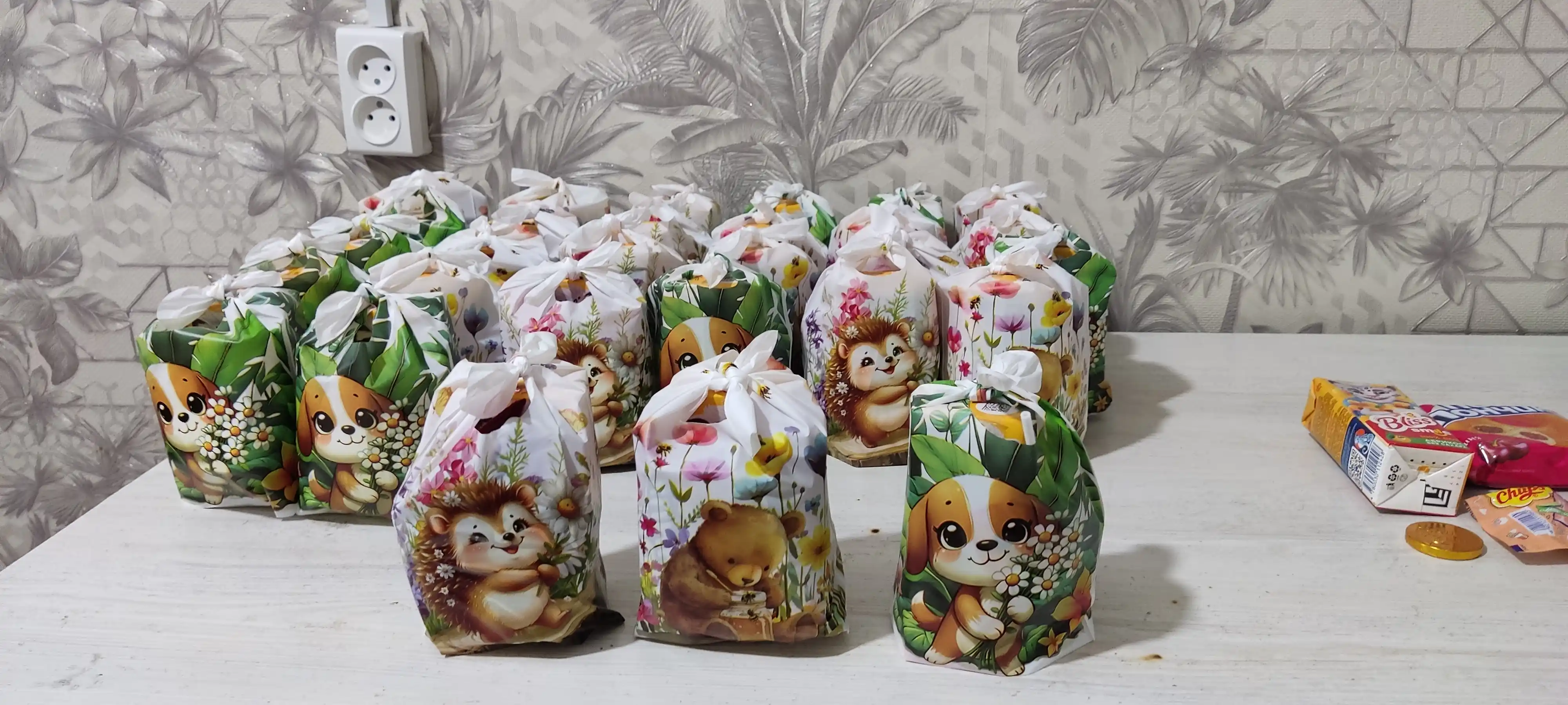 Paket sovgalar uchun padarkalar, suvenirlar, lentali mishokchalar