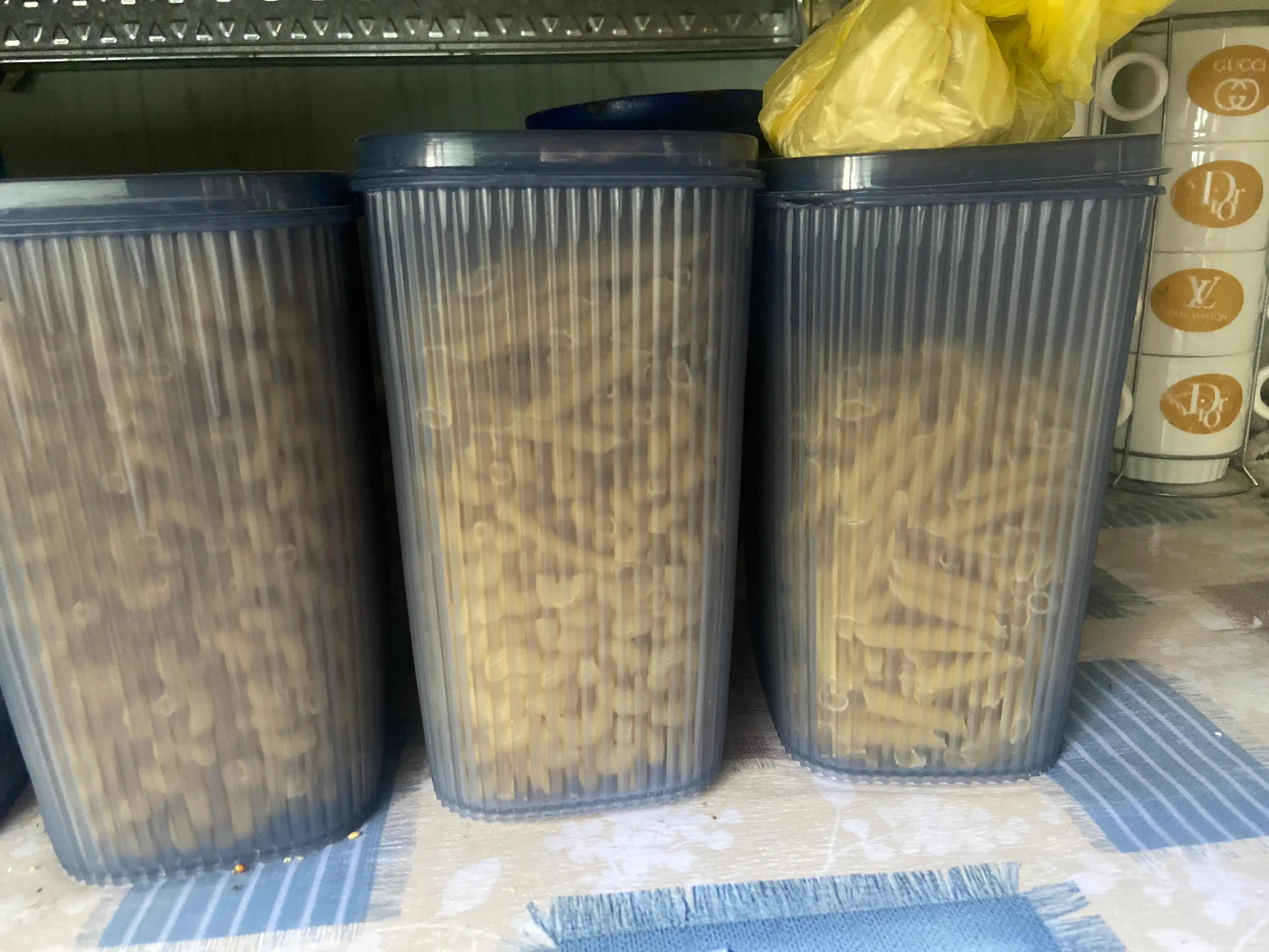 Konteyner plastik quyma mahsulotlar, don, kukun, uy kimyoviy moddalarini saqlash uchun