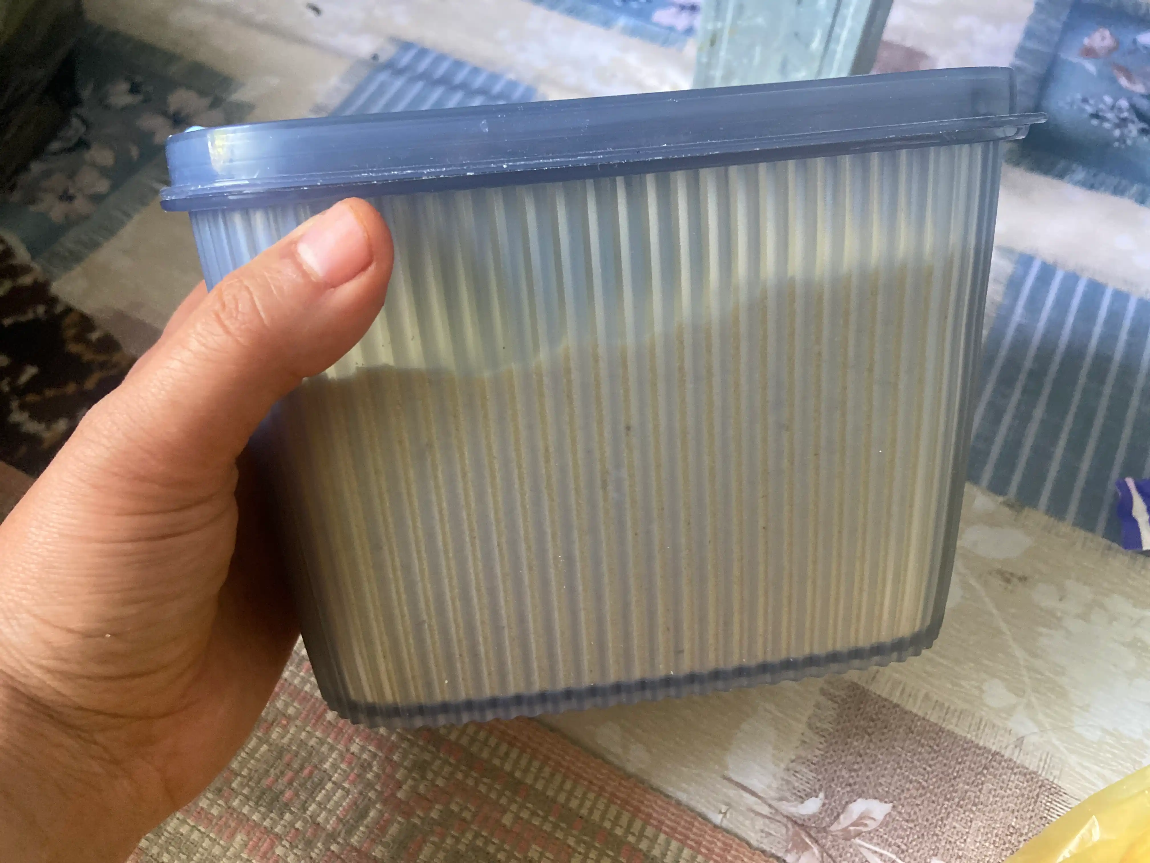 Konteyner plastik quyma mahsulotlar, don, kukun, uy kimyoviy moddalarini saqlash uchun