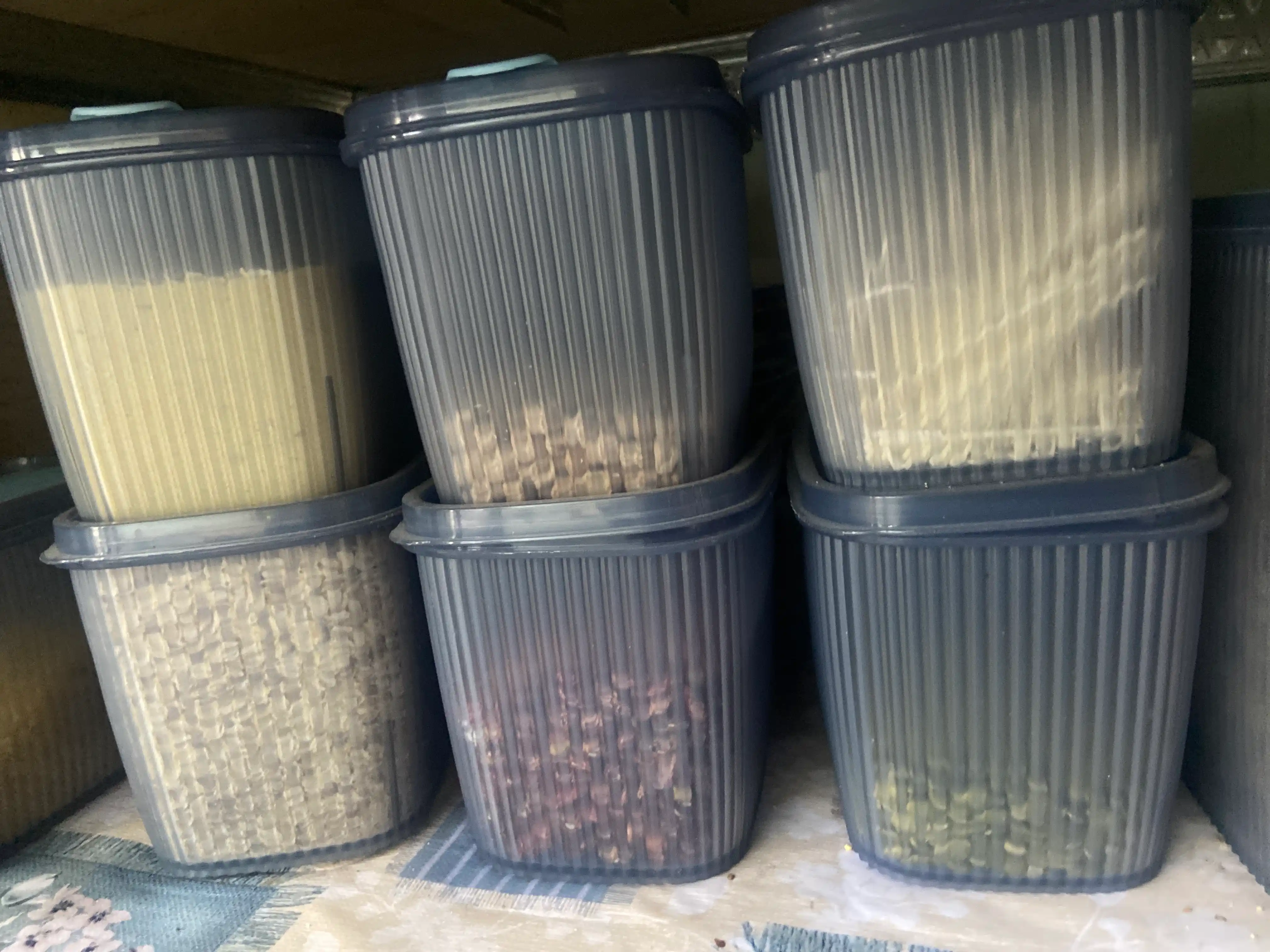 Konteyner plastik quyma mahsulotlar, don, kukun, uy kimyoviy moddalarini saqlash uchun