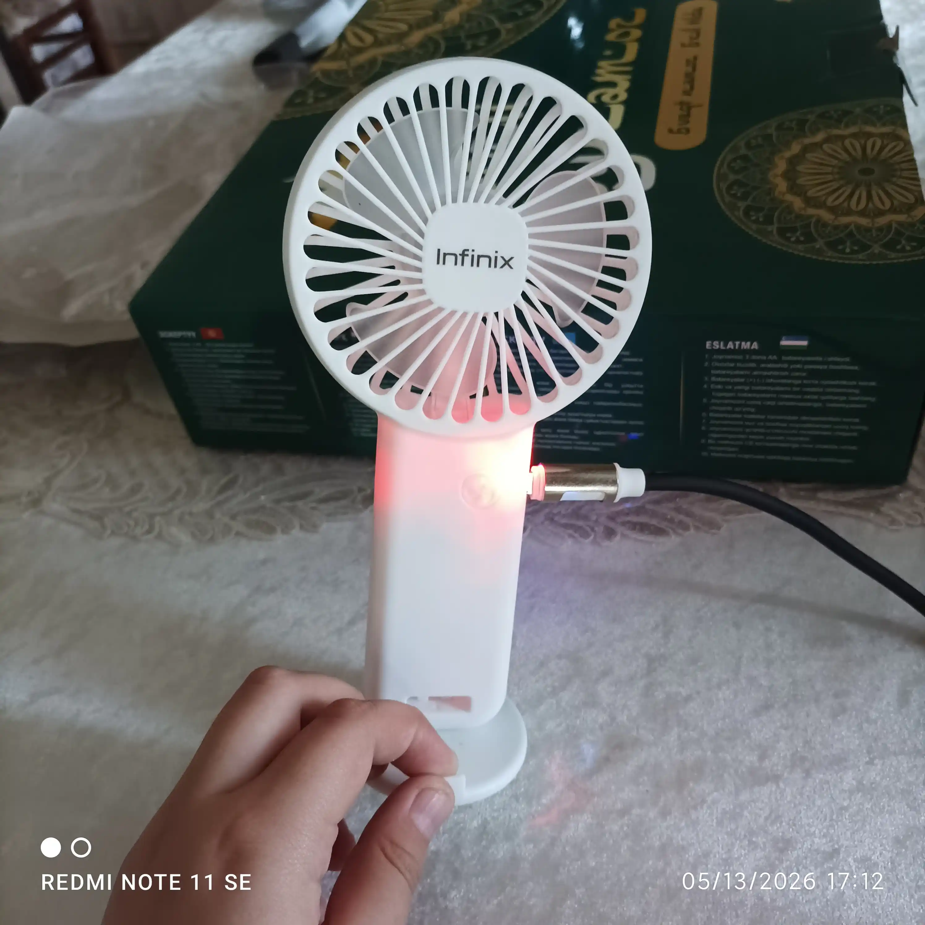 Universal mini ventilyator — qo‘l va stol uchun qulay USB portativ model