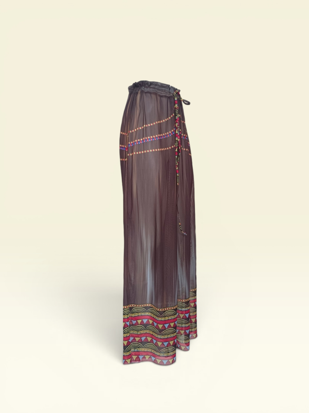 Ayollar uchun quyosh nurlaridan himoyalovchi SPF 50+ darajali cho‘milish shimi