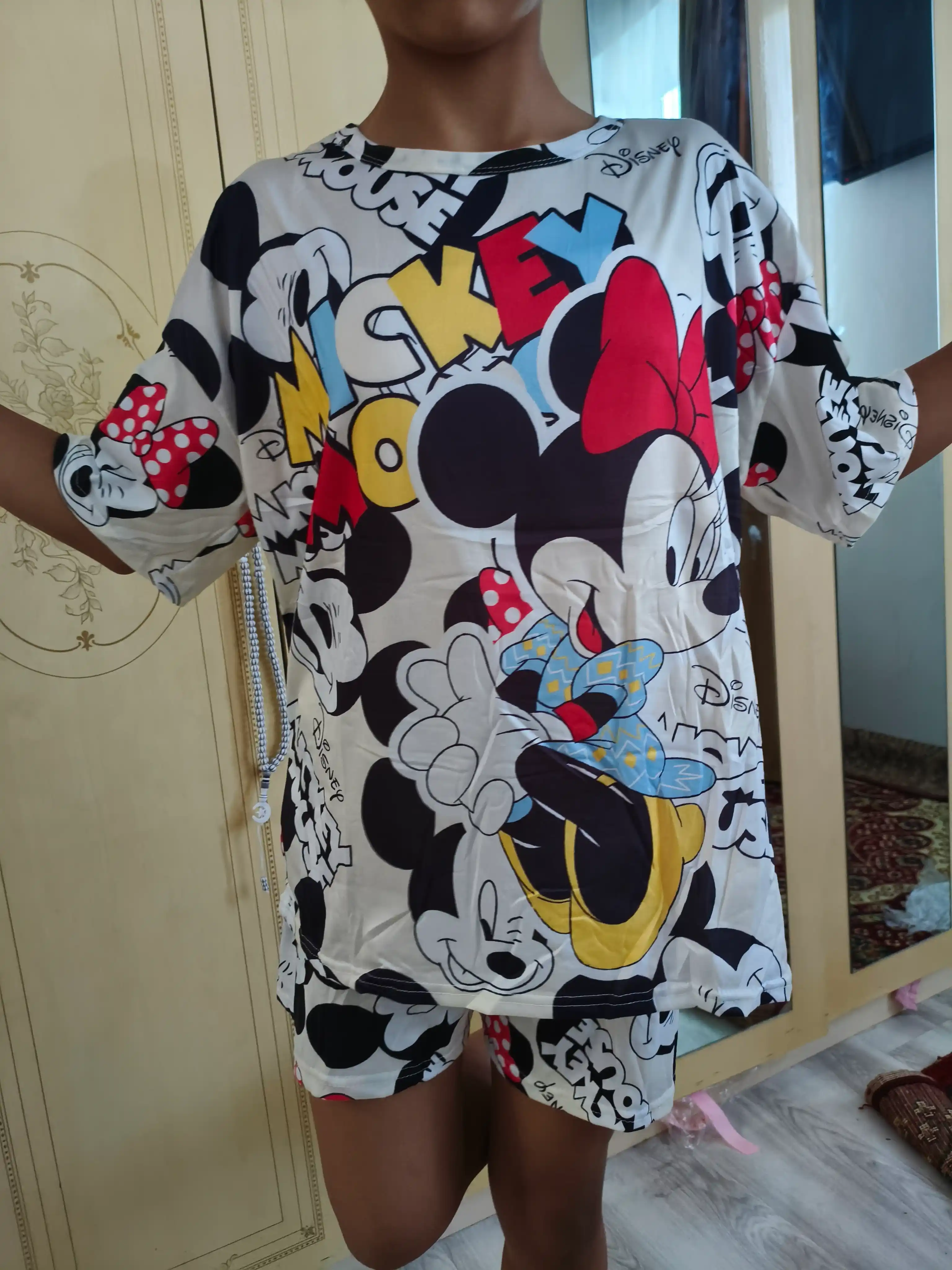 Ayollar pijamasi, 3 tasi 1 da - shortik, shim va futbolka, ayollar uchun uy kiyimi