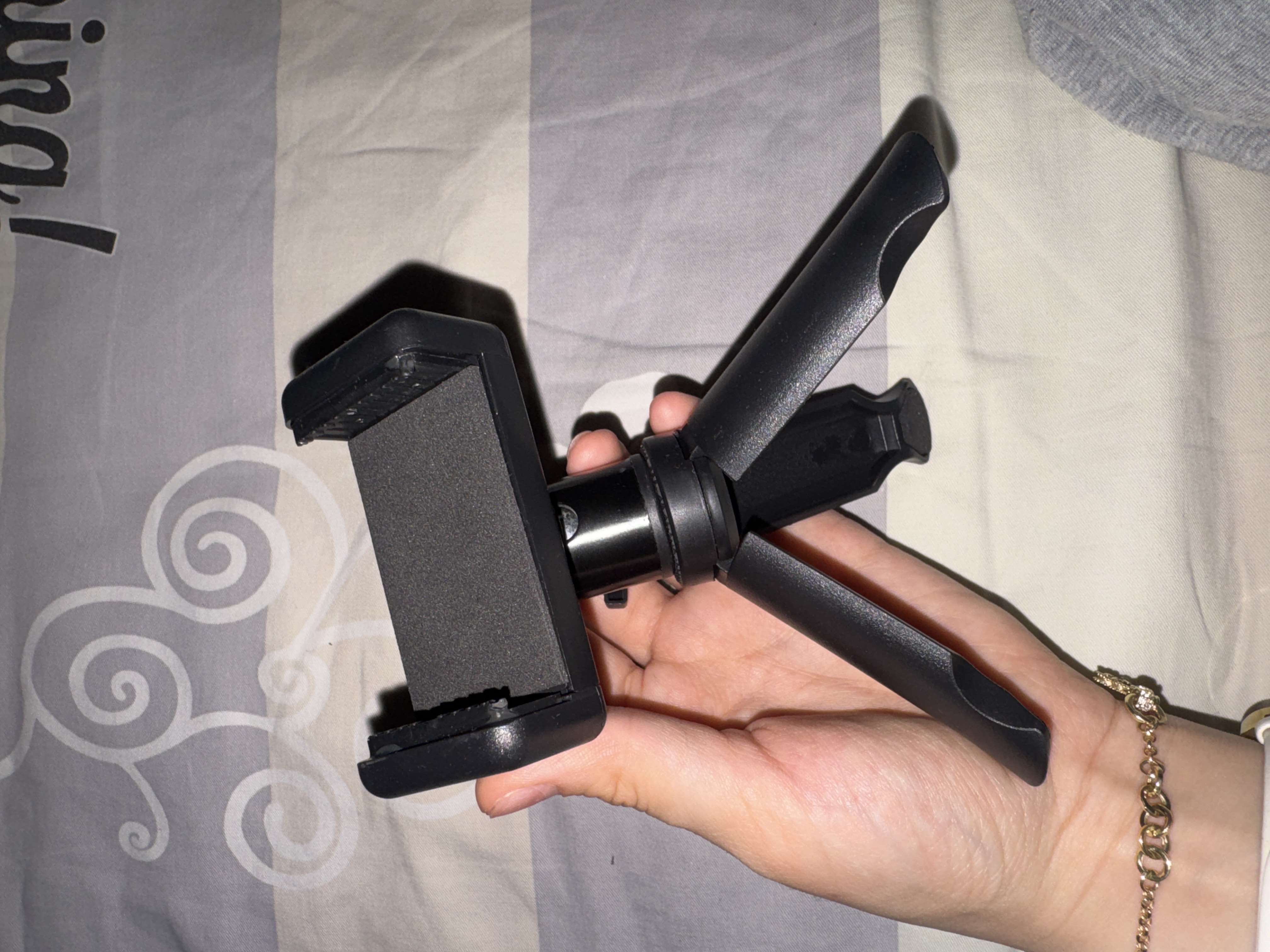 Stativ-stabilizator, smartfon, kamera va videoga olish uchun stol va qo‘l tripodlari