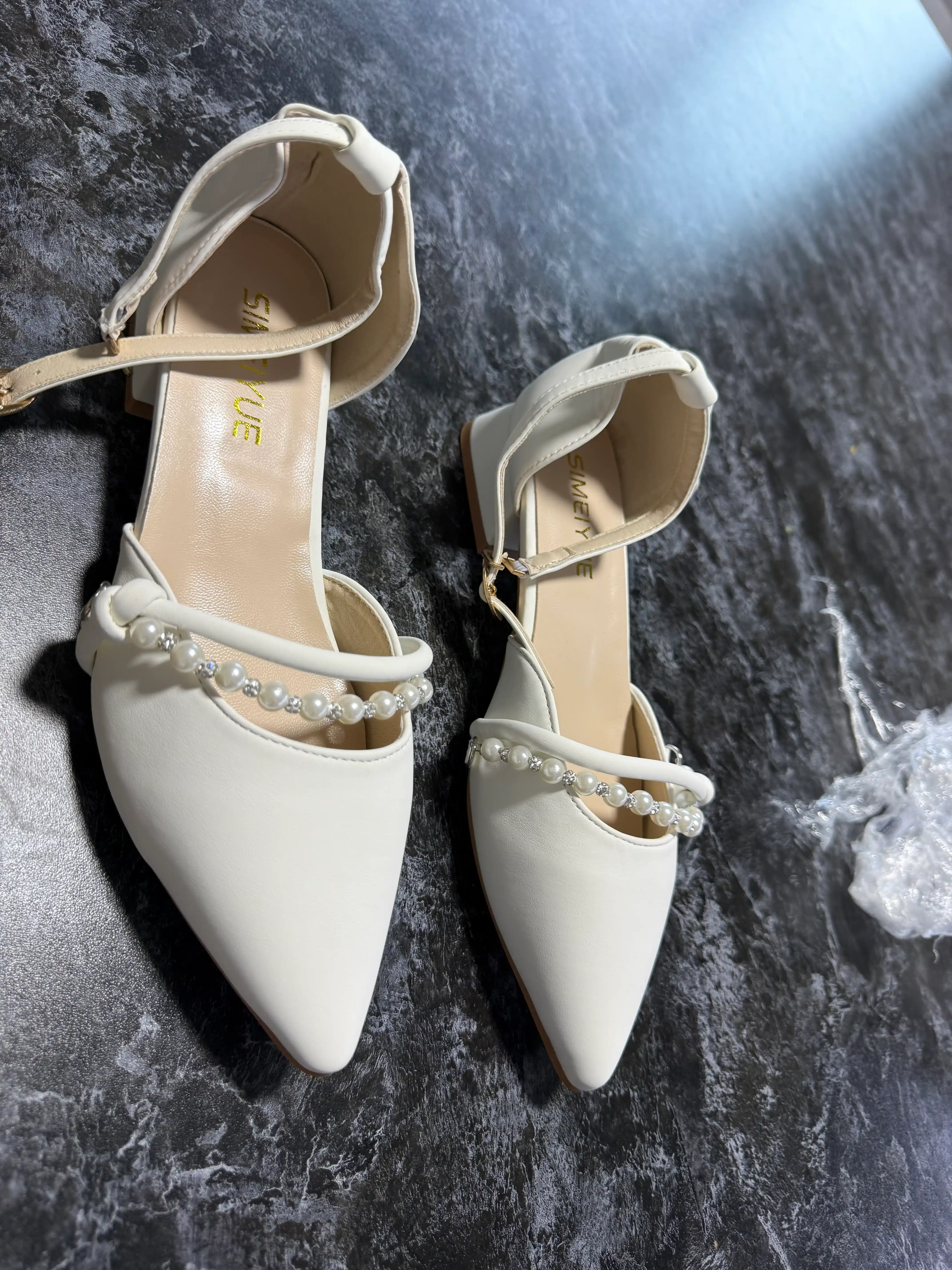 Женские туфли с острым носом, с жемчугом, на низком каблуке, модель slingback
