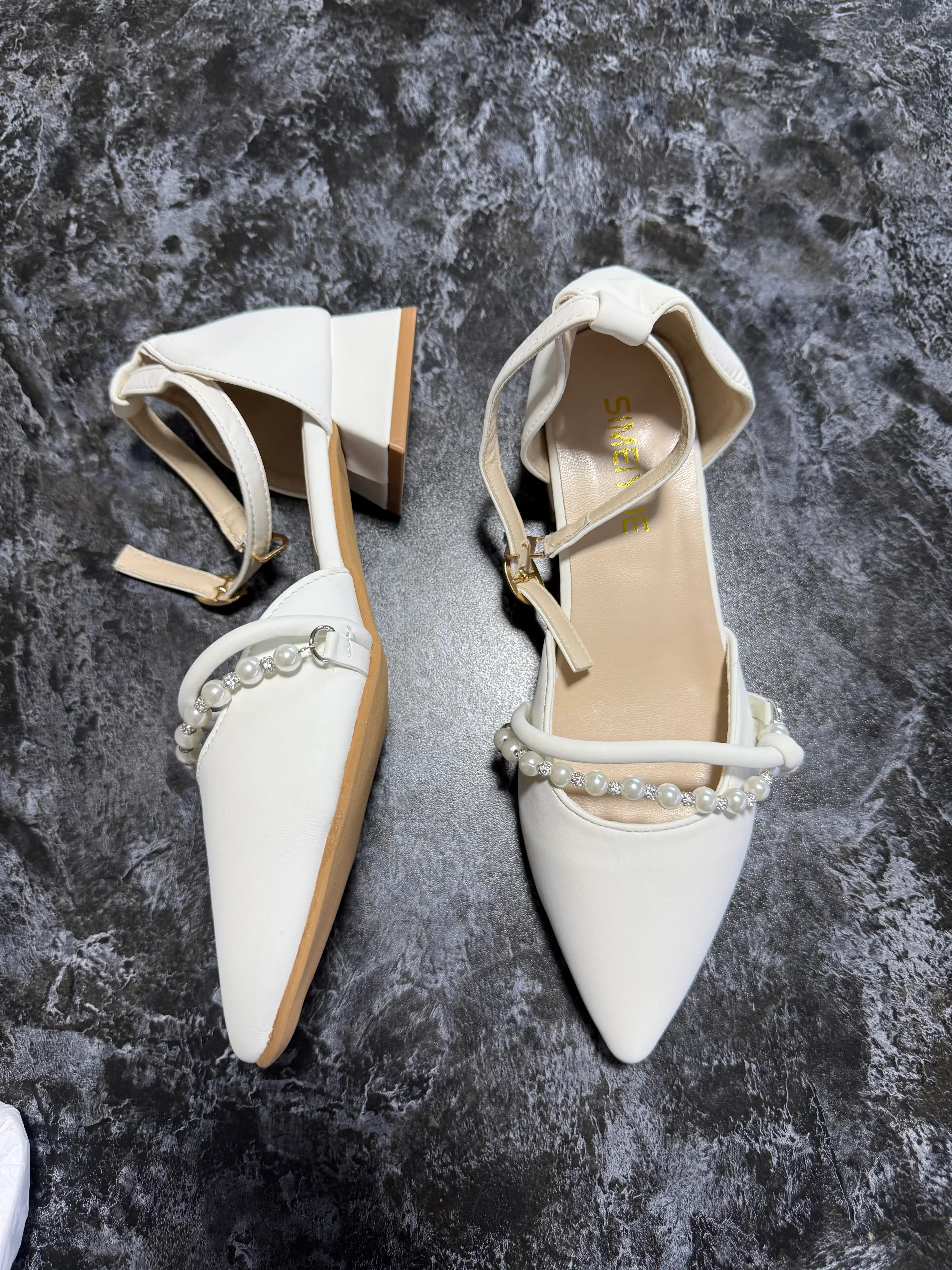 Женские туфли с острым носом, с жемчугом, на низком каблуке, модель slingback