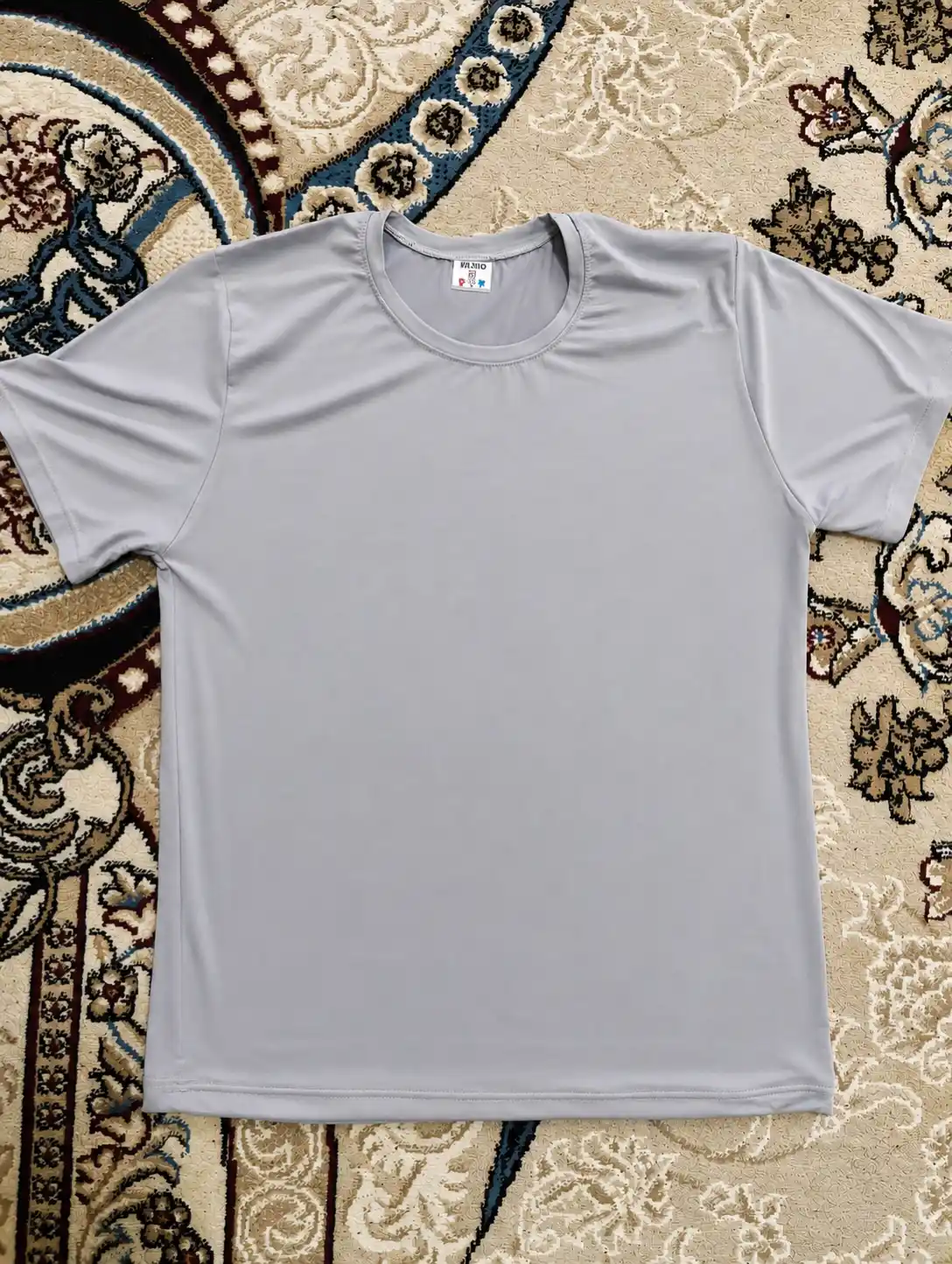 Asosiy, universal, kundalik kiyish uchun qulay, unisex futbolka