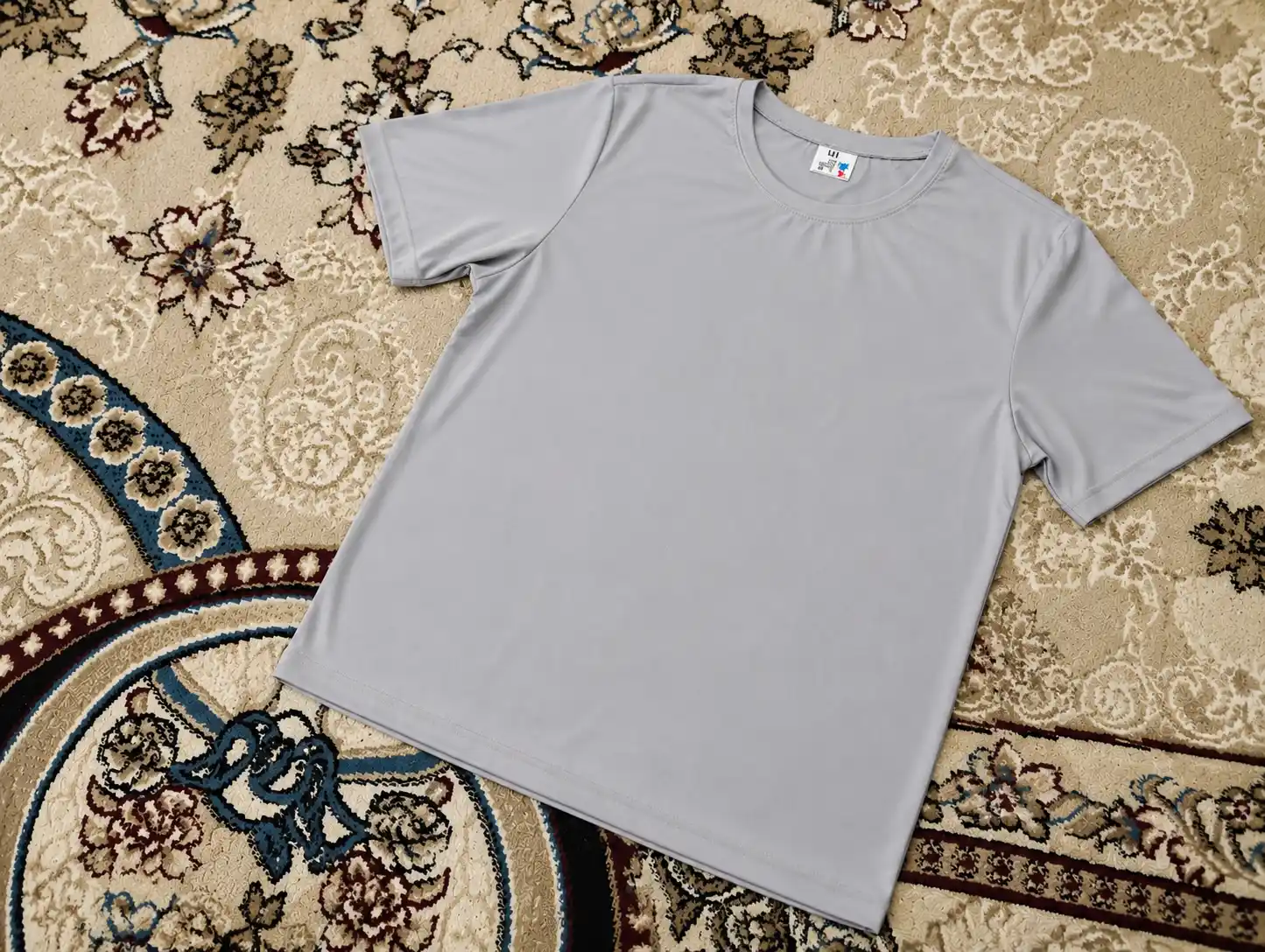 Asosiy, universal, kundalik kiyish uchun qulay, unisex futbolka