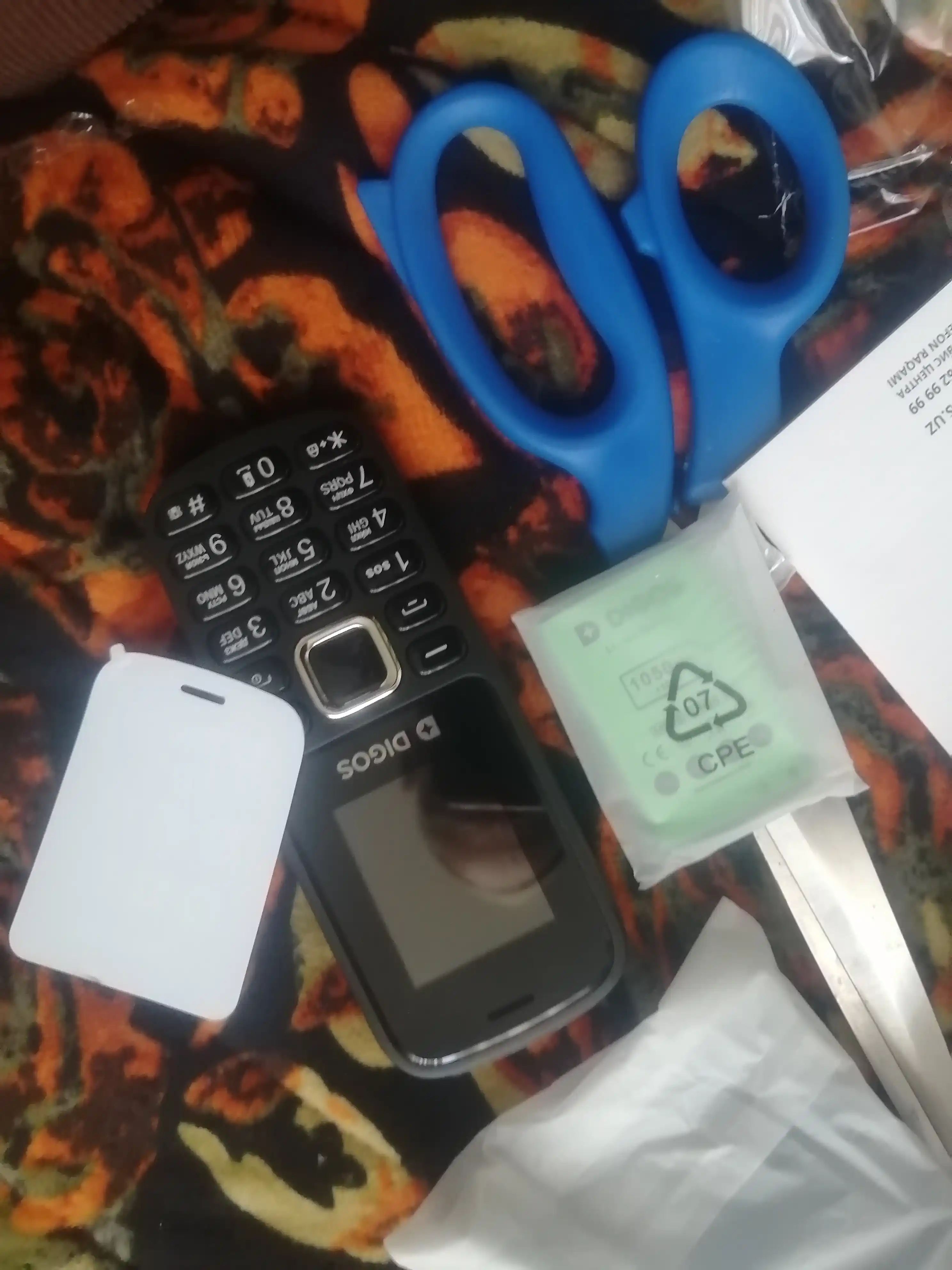 Mobil telefon Digos 105, 2 sim karta Imei dan otgan. zarydakasi bor. Batarey 1000mAs
