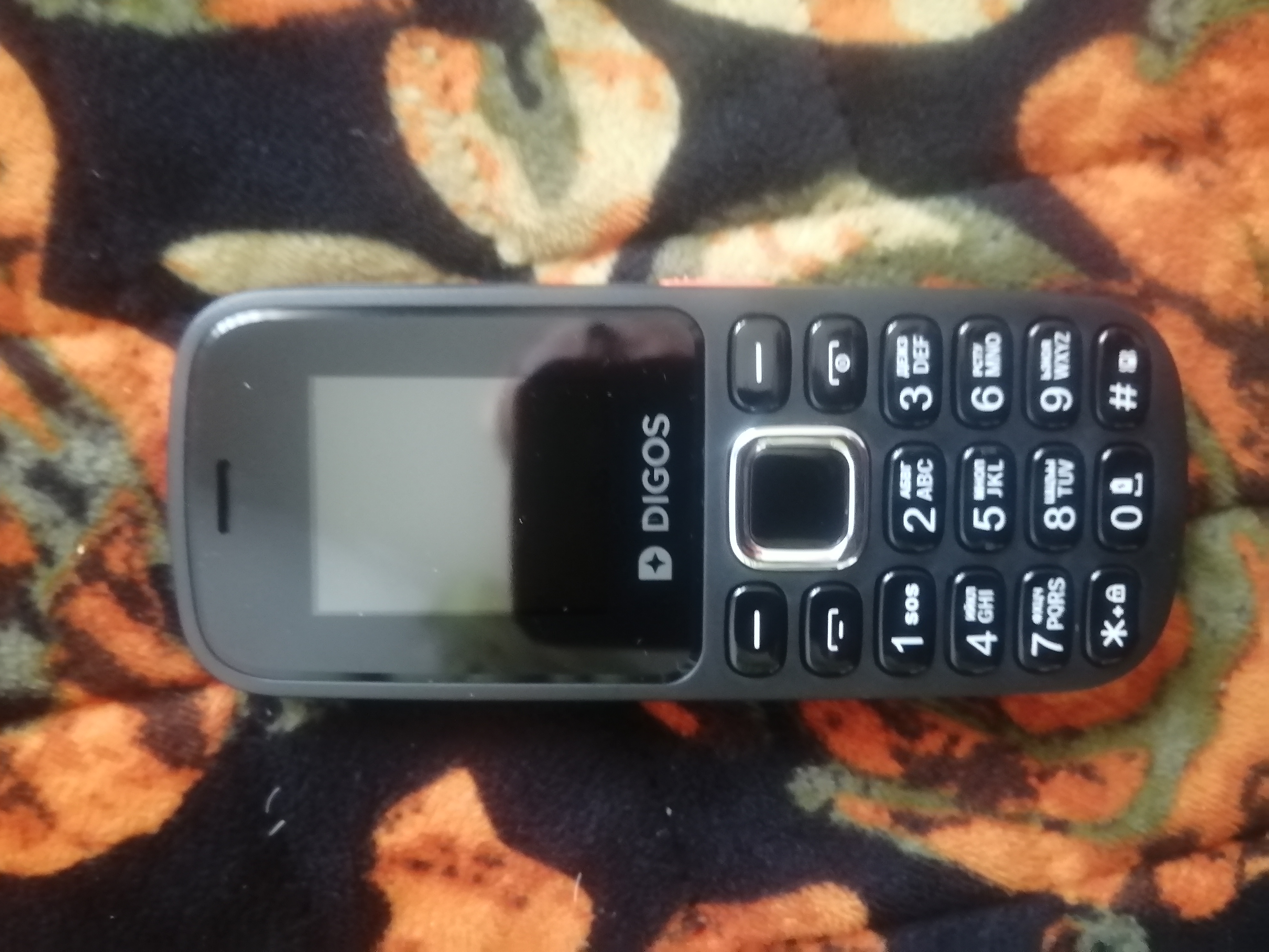 Mobil telefon Digos 105, 2 sim karta Imei dan otgan. zarydakasi bor. Batarey 1000mAs