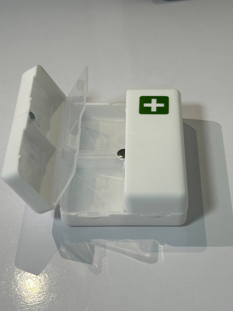 7 bo'linmali "Chemodan Plus" dori qutisi
