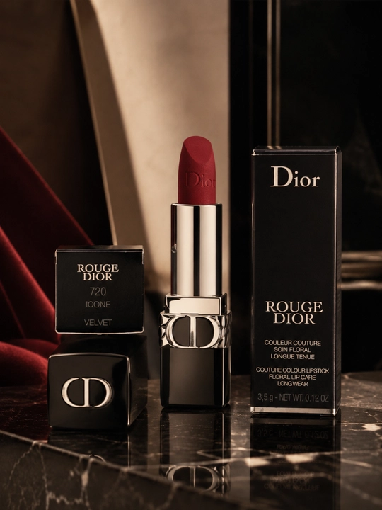 Помада для выразительных губ  Rouge Dior Satin 720 – яркий цвет и гладкий финиш