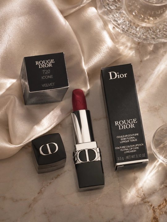 Помада для выразительных губ  Rouge Dior Satin 720 – яркий цвет и гладкий финиш