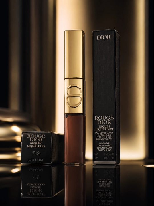Nigohlarni tortuvchi lab yaltirog`i Dior Gloss Duo 719 Acrobat – yorqinlik effekt