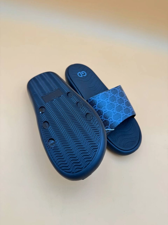 Premium Slide Slipper — zamonaviy va qulay slipper modeli, yumshoq tagligi oyoqqa maksimal
