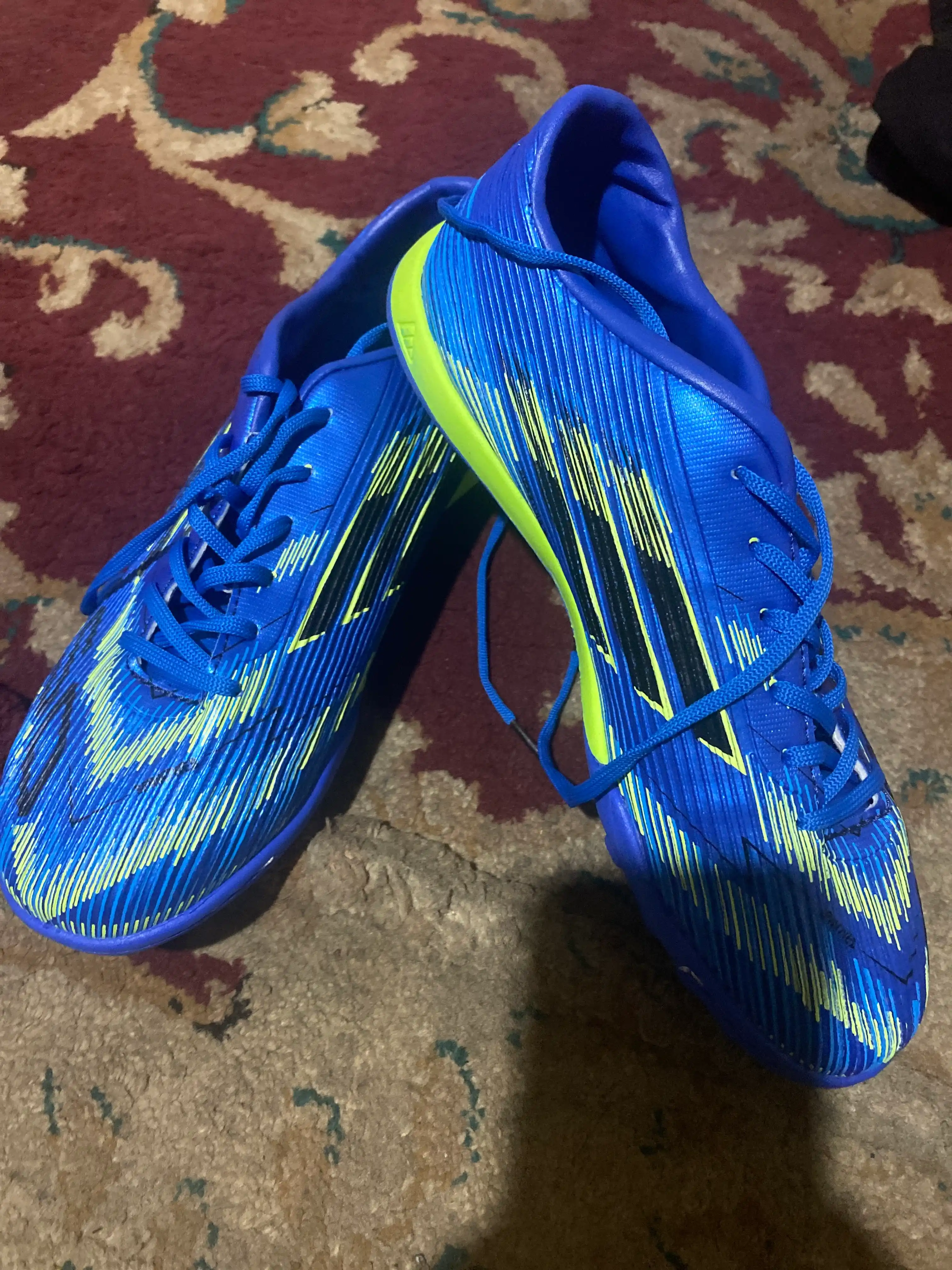 Futbol butsa sarakanoshkalar— sun'iy maydon uchun F50, Airzoom, Pridator