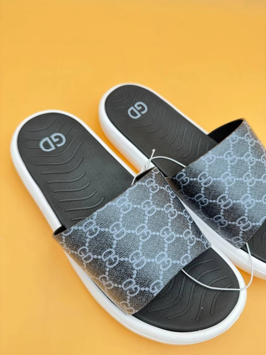 Premium Slide Slipper — zamonaviy va qulay slipper modeli, yumshoq tagligi oyoqqa maksimal