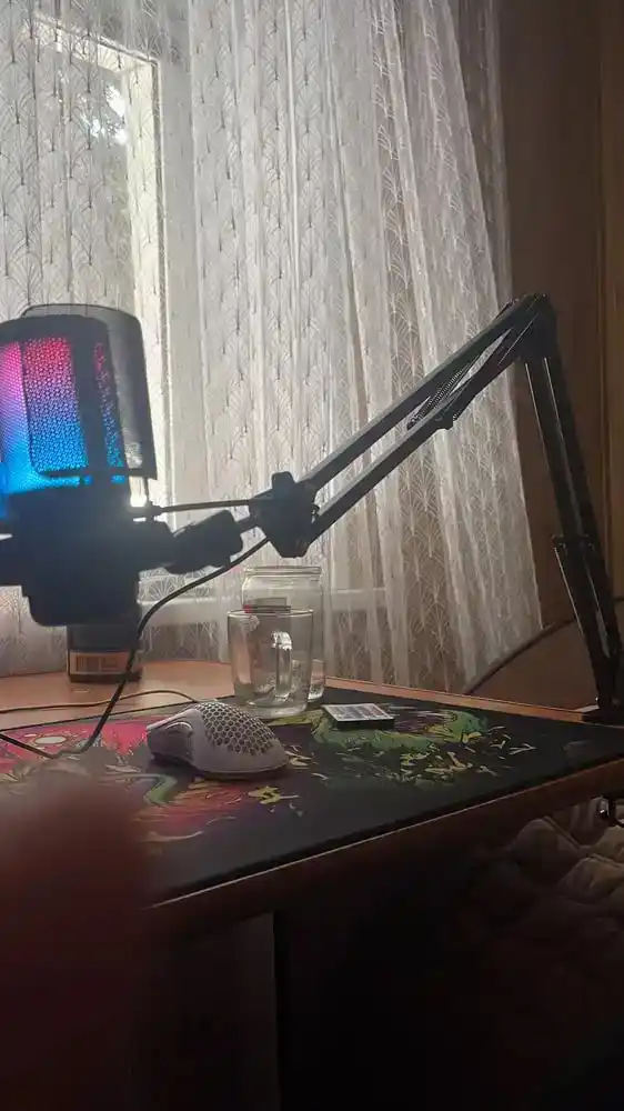 Микрофон конденсаторный игровой с подсветкой RGB с кронштейном, с поп-фильтром для стримов