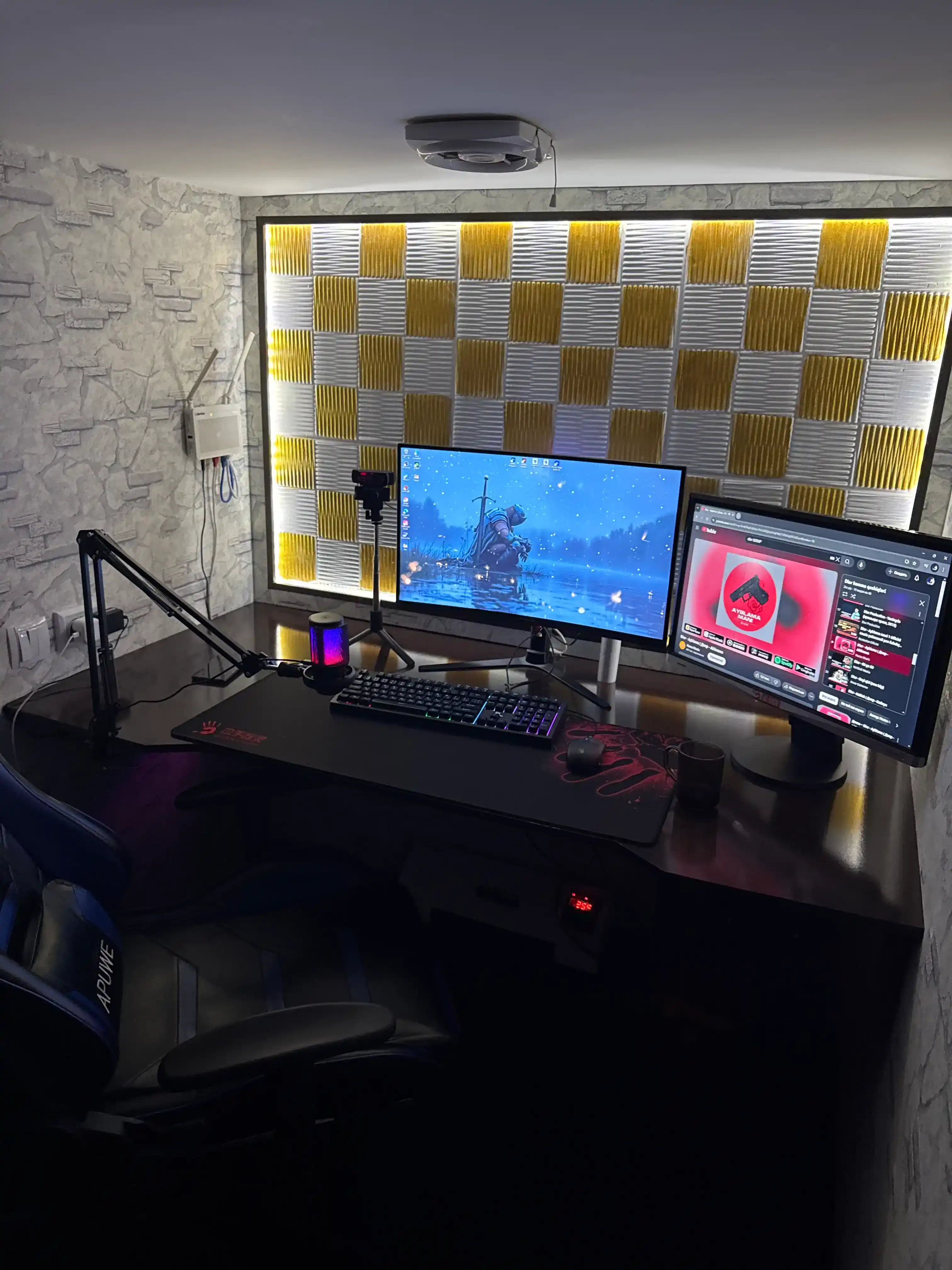 Микрофон конденсаторный игровой с подсветкой RGB с кронштейном, с поп-фильтром для стримов