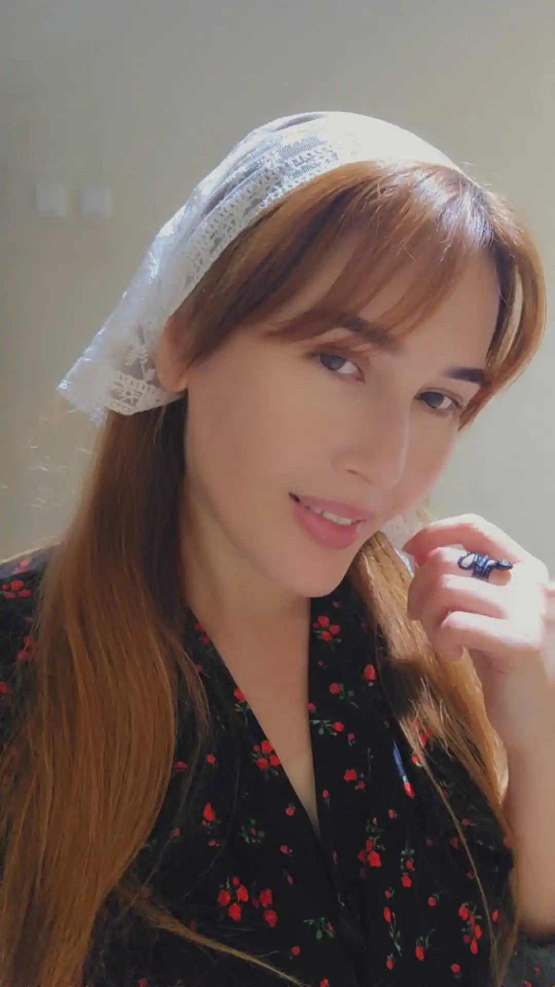 Ayollar uchun bosh ro‘mol, uchburchak ro‘mol, uslubiy bezak va aksessuar